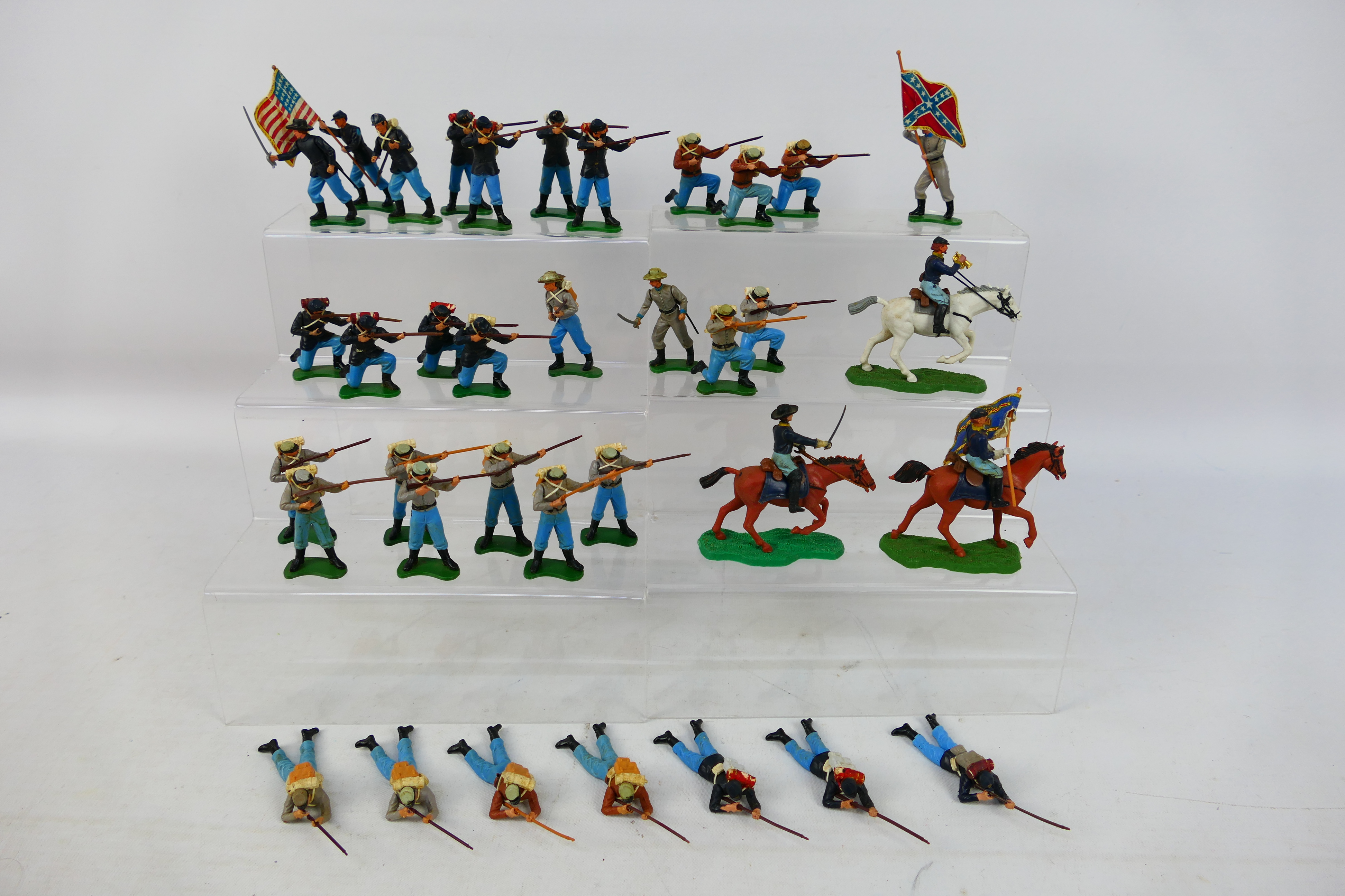 Britains - A collection of 36 unboxed Britains 'Eyes Right' American Civil War series figures.
