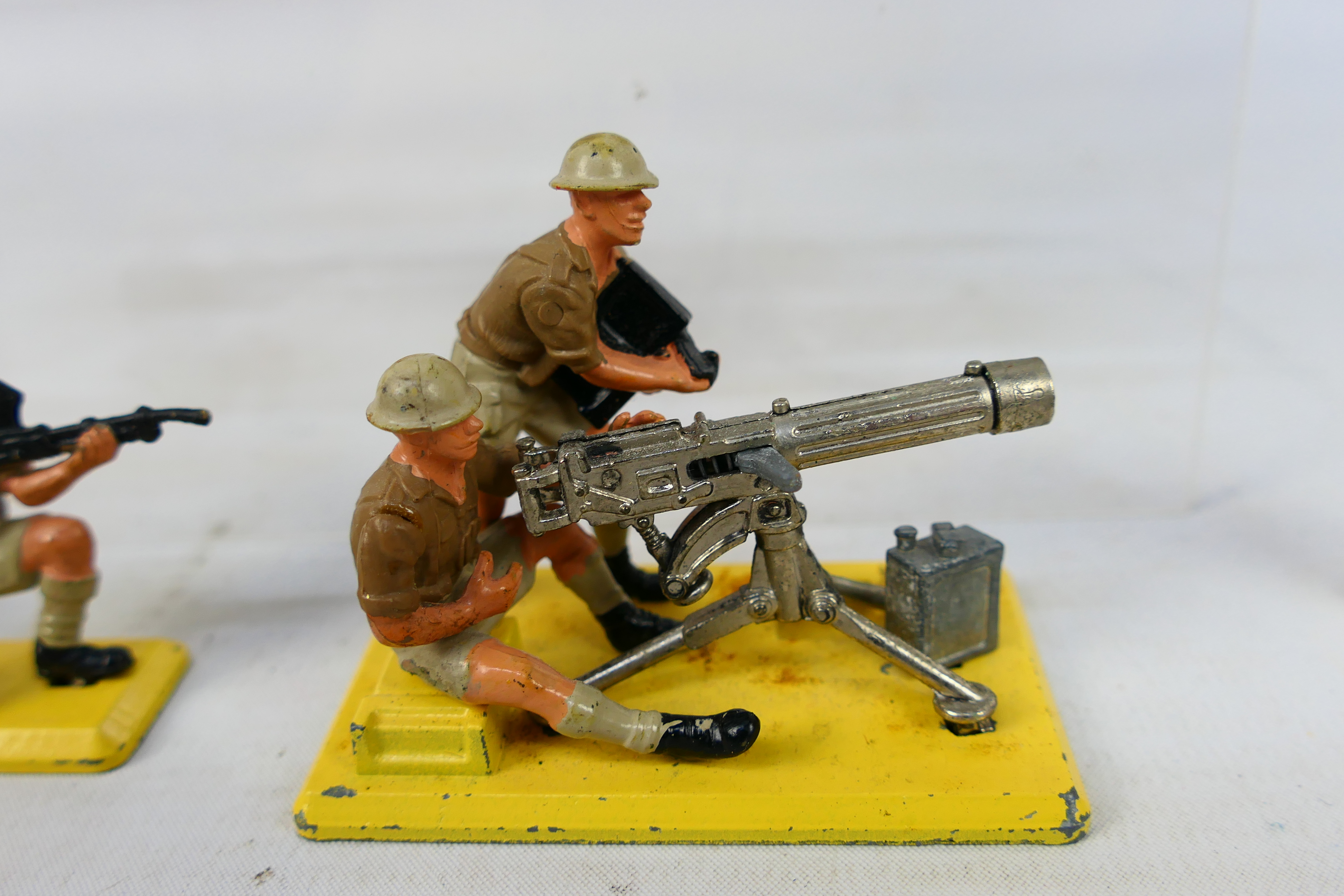 Britains Deetail - A collection of 21 unboxed Britains Deetail 'British 8th Army & Afrika Korps' - Image 6 of 9