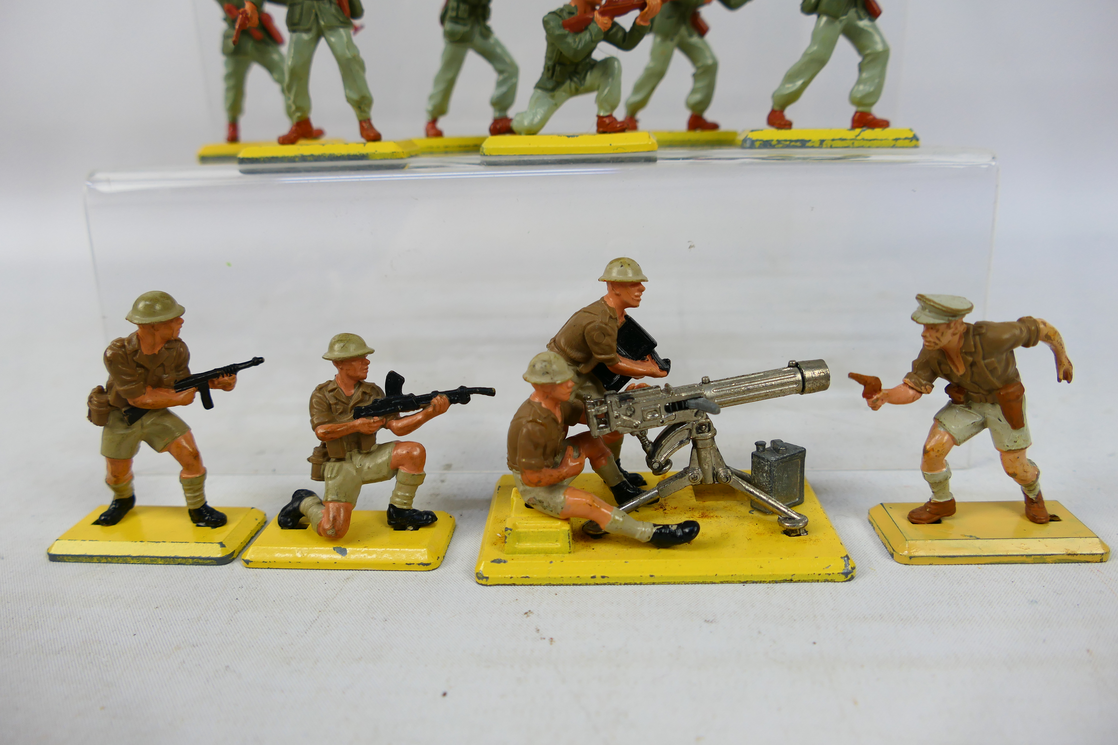 Britains Deetail - A collection of 21 unboxed Britains Deetail 'British 8th Army & Afrika Korps' - Image 5 of 9