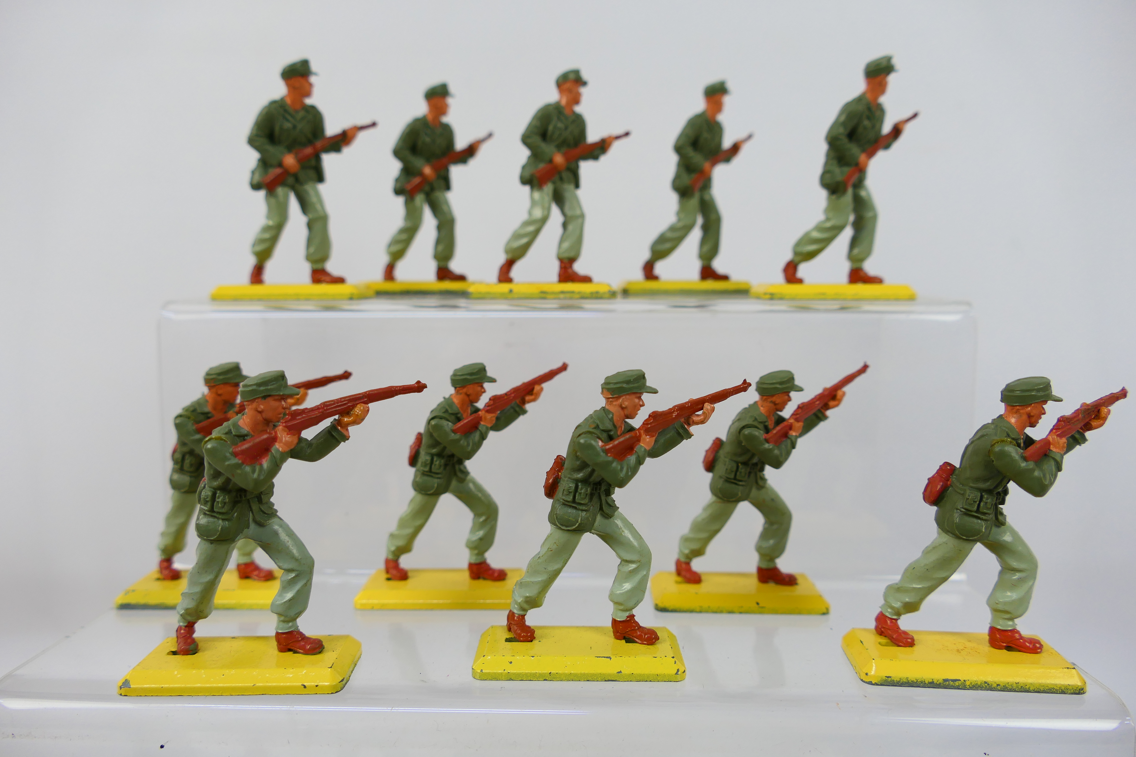Britains Deetail - A collection of 21 unboxed Britains Deetail 'British 8th Army & Afrika Korps' - Image 3 of 9