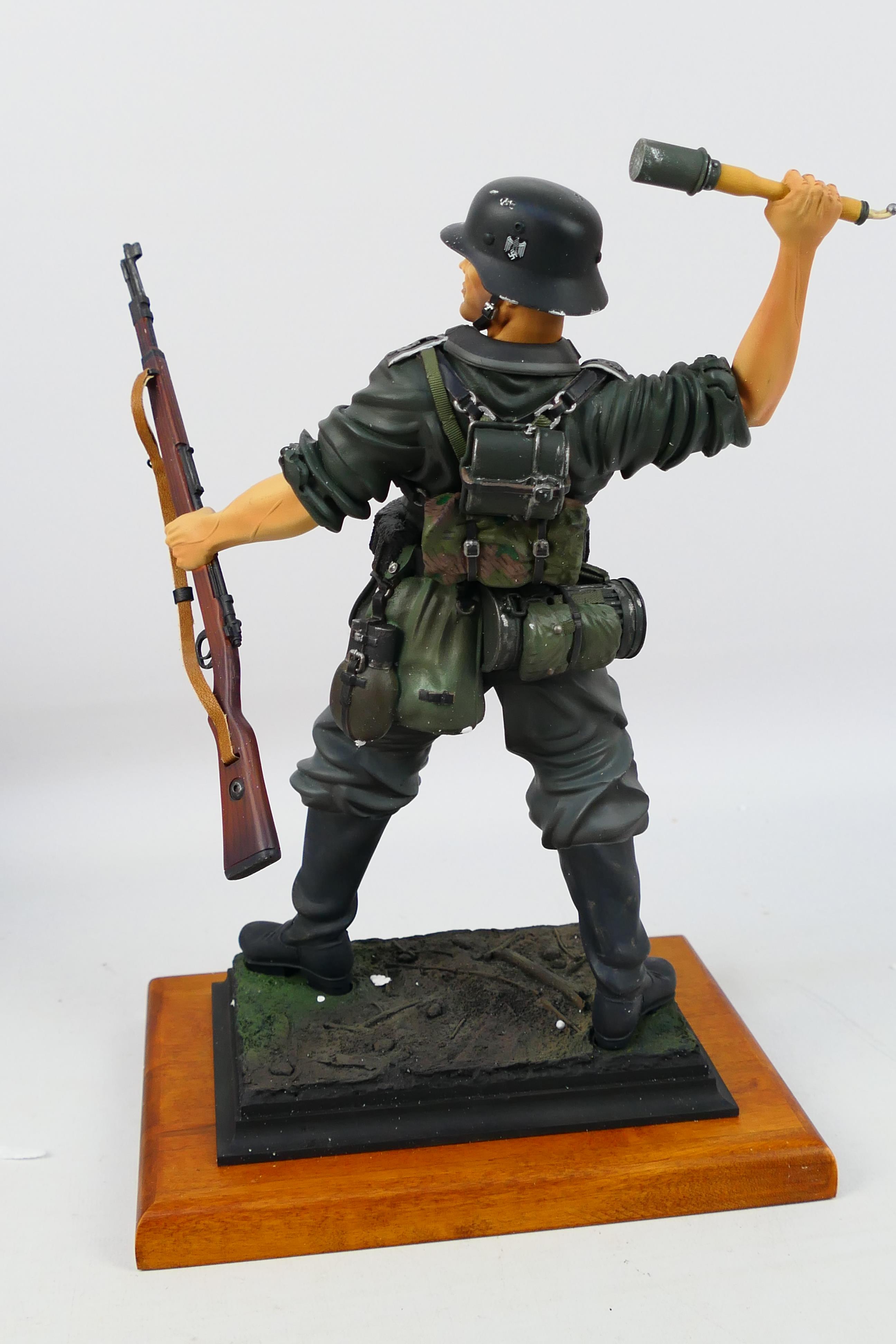 The Collectors Showcase - A boxed 1/6 scale limited edition German Grenadier 1941 figure # CS00280. - Image 6 of 8