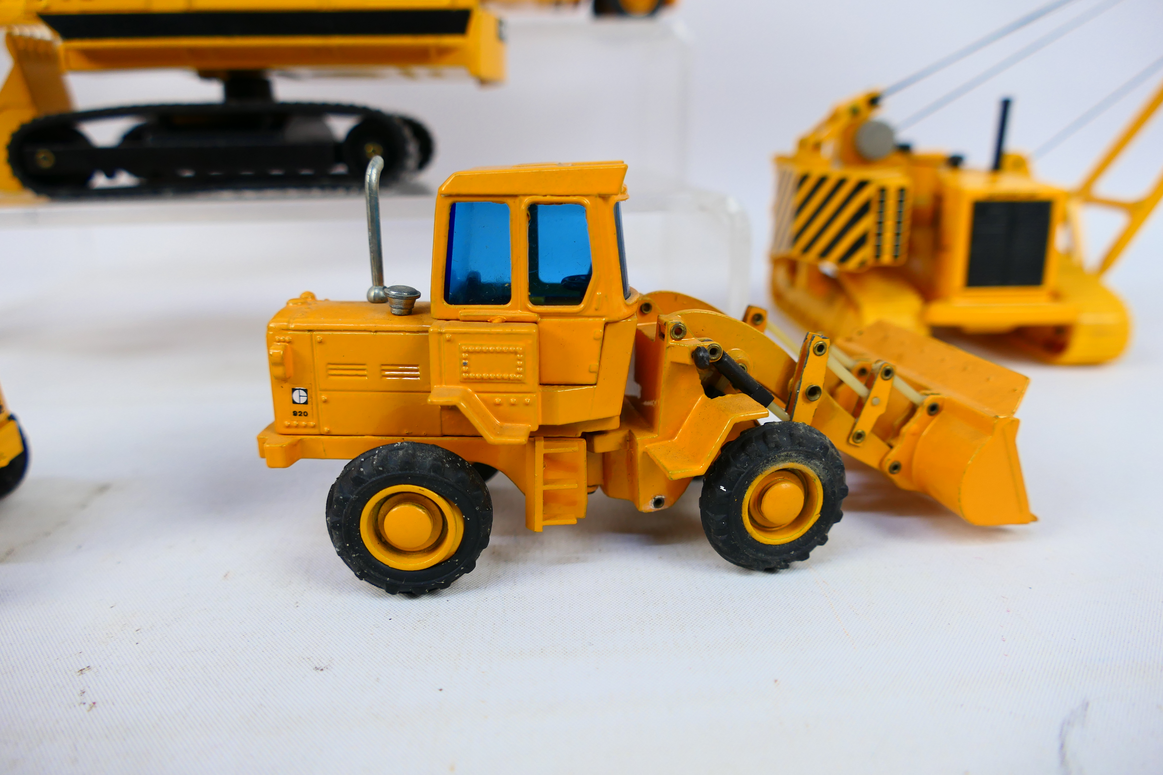Joal - A group of unboxed CAT construction vehicles in 1:50 scale including a 225 excavator, - Image 5 of 9