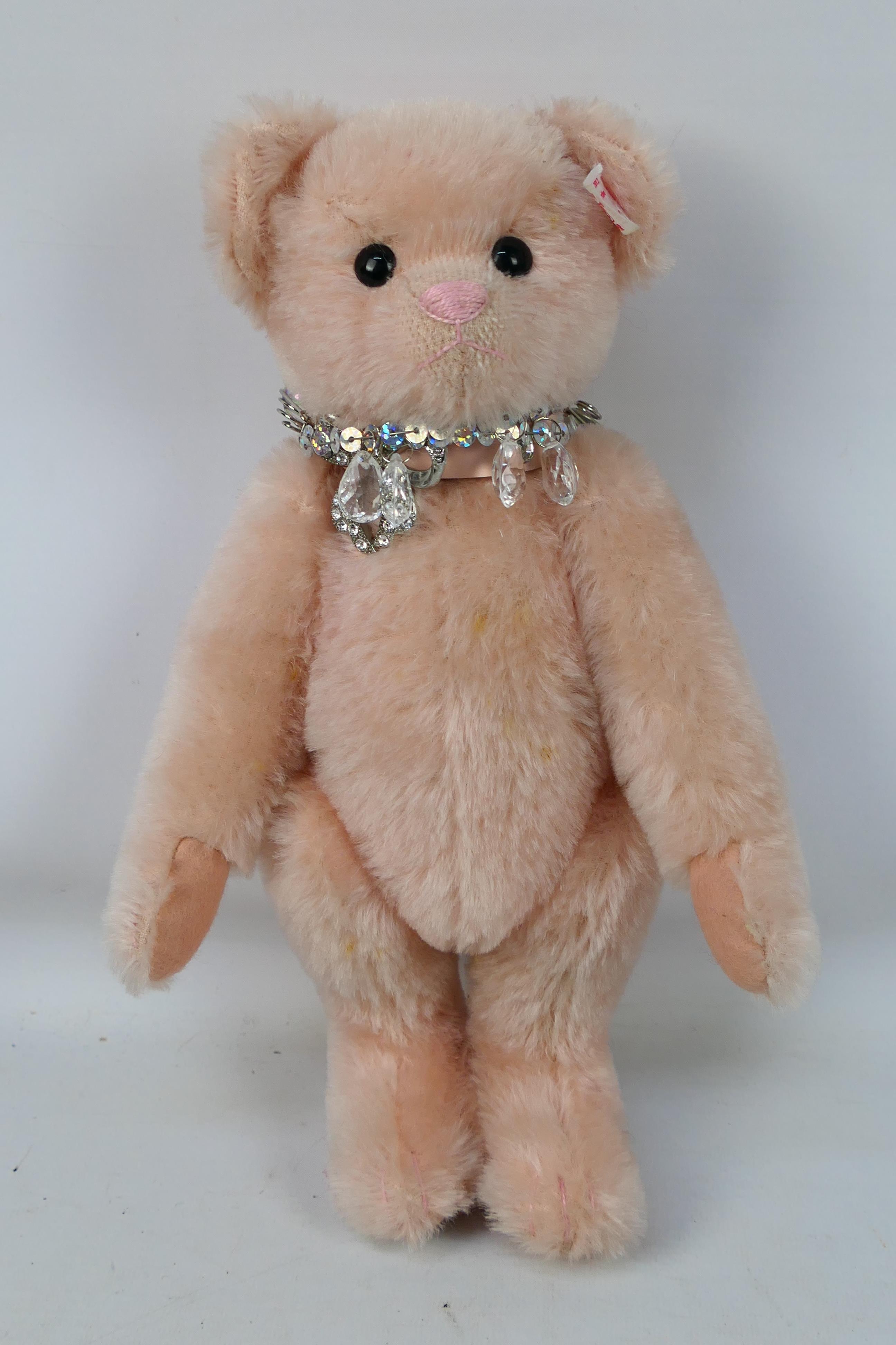 Steiff - Heartfelt - Bearington - Plush - A Steiff plush toy named Krystie (663321) 30cm. - Image 5 of 8