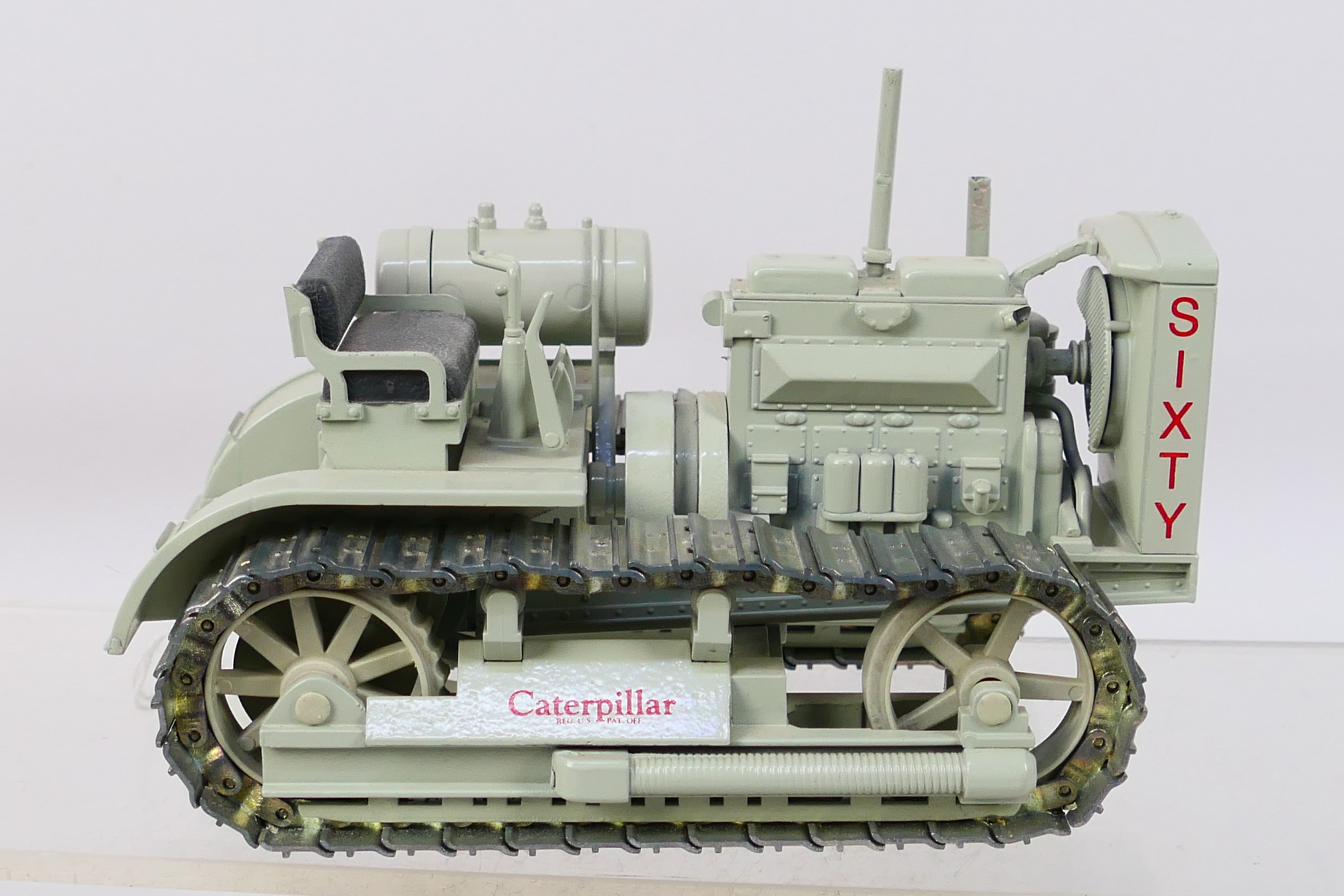 Conrad - A limited edition 1:25 scale 1931 Caterpillar Model Sixty Diesel crawler tractor released - Image 4 of 5
