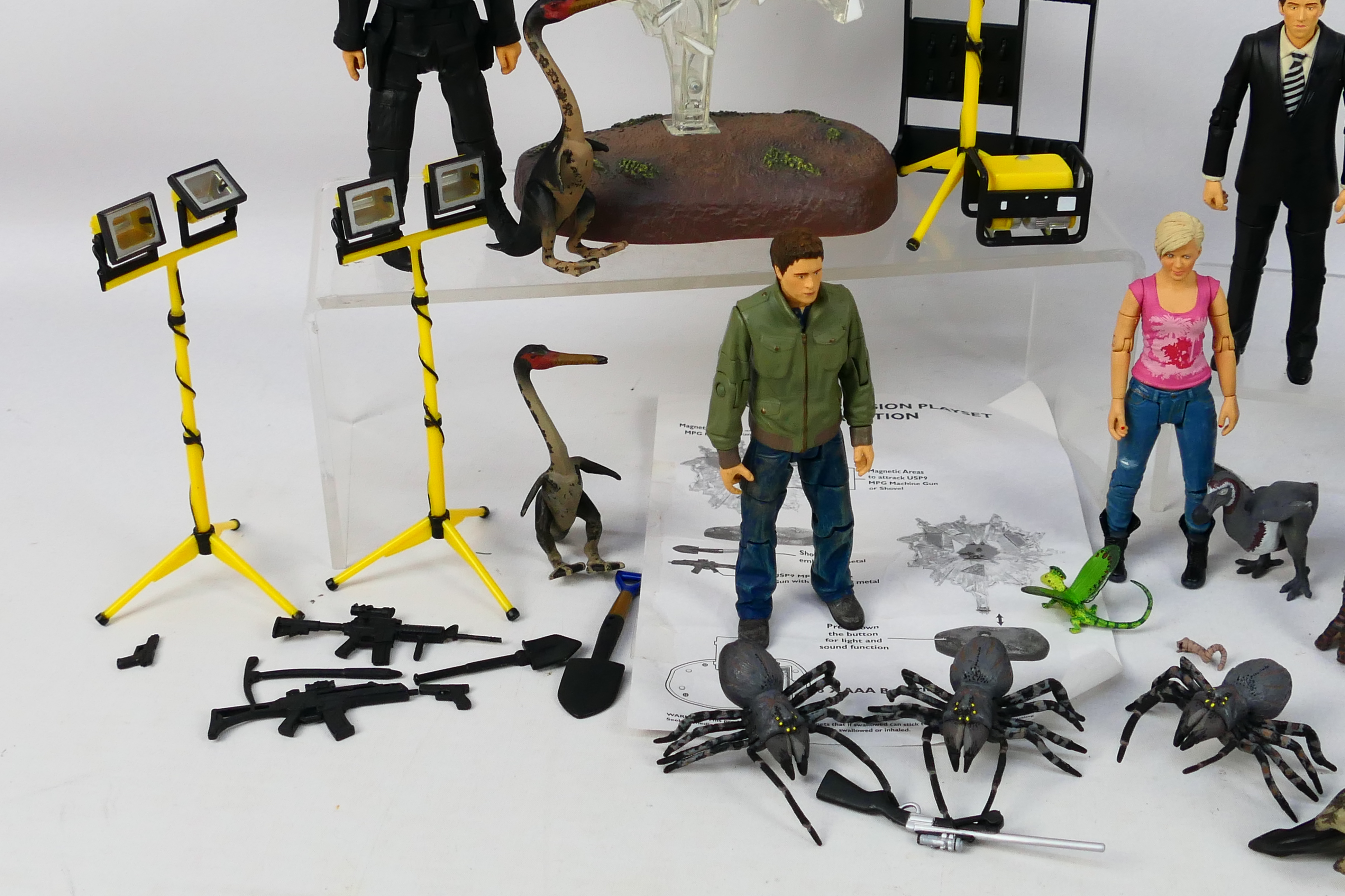 Character Options - BBC - An unboxed group of Primeval action figures and accessories from - Image 3 of 7