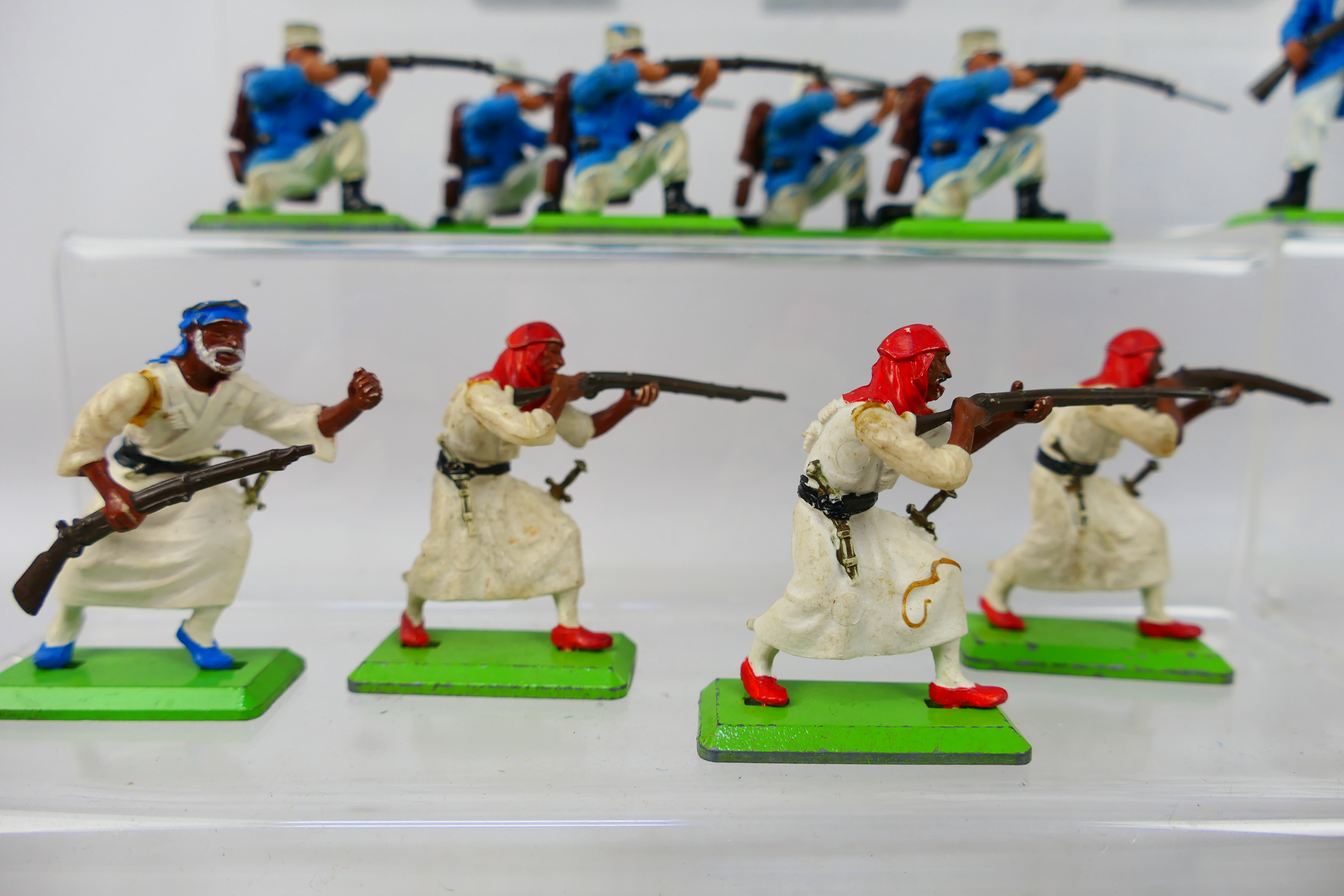 Britains Deetail - A collection of 24 unboxed Britains Deetail French Foreign Legion and Arab - Image 7 of 11