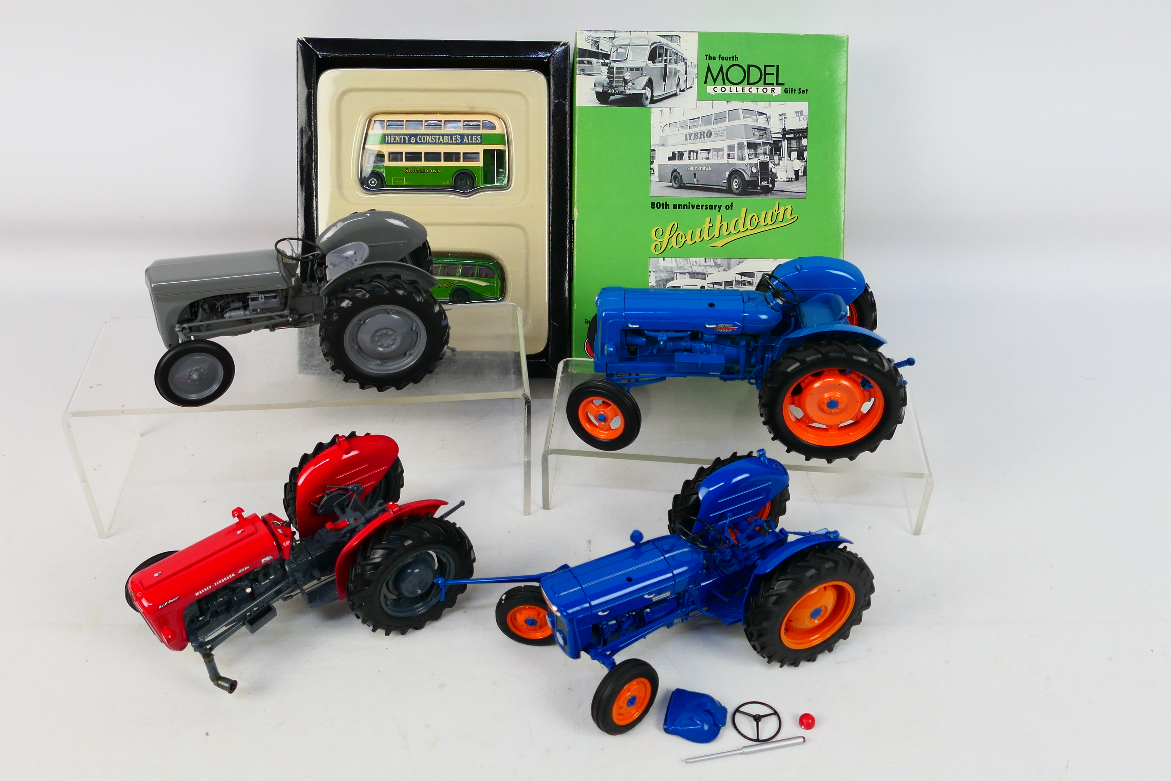 Universal hobbies - EFE - Diecast - A set of 4 unboxed 1/16 scale Ferguson Tractors.
