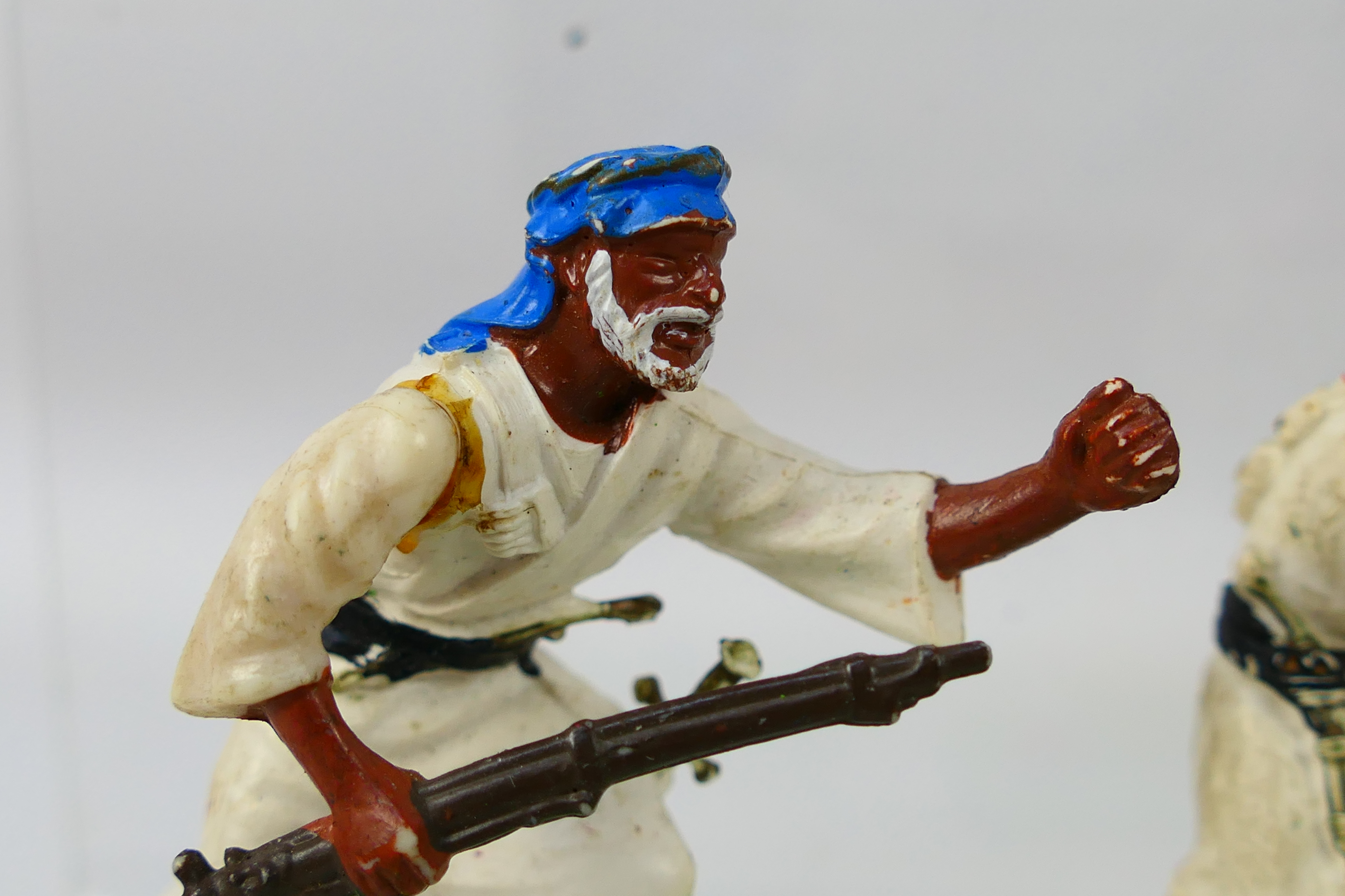 Britains Deetail - A collection of 24 unboxed Britains Deetail French Foreign Legion and Arab - Image 9 of 11