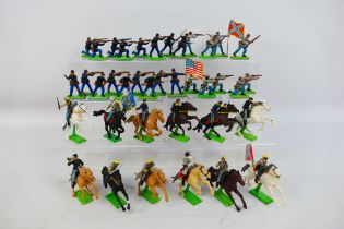 Britains Deetail - A collection of 38 unboxed Britains Deetail American Civil War series figures.
