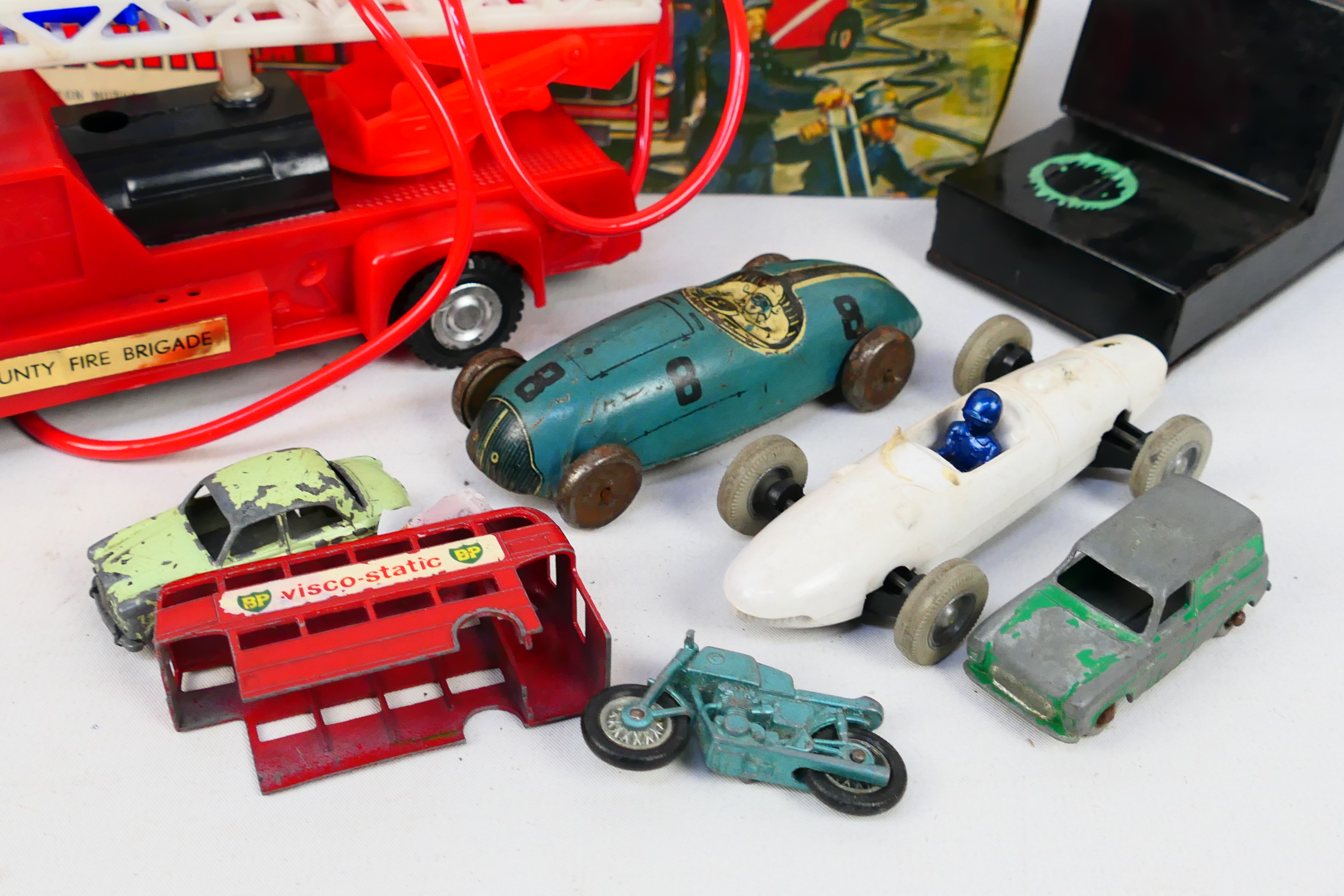Matchbox - Brimtoy - Telsalda - An assortment of unboxed tinplate items including an unboxed - Image 5 of 5