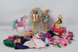Pedigree - Sindy - Other - 2 x Sindy dolls with some additional clothing and accessories along with