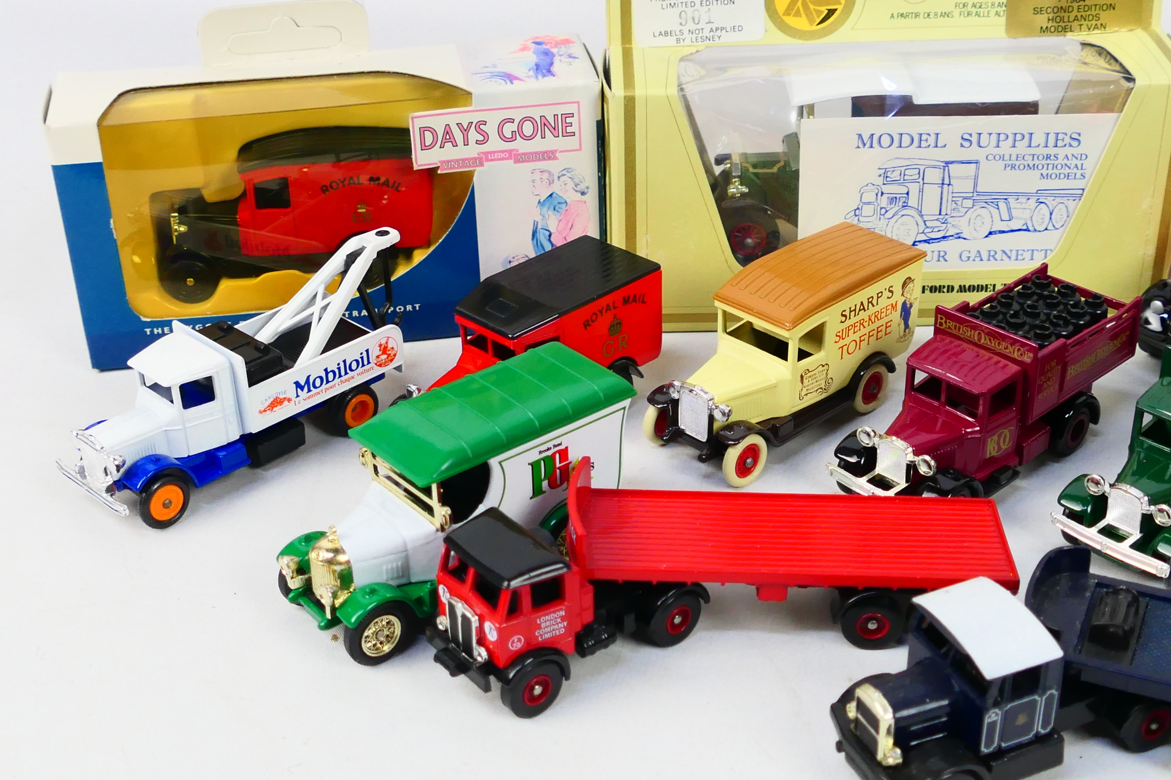 Matchbox - Dinky - Lledo - A assortment of over 20 unboxed Diecast items including Dinky Fire - Image 4 of 5