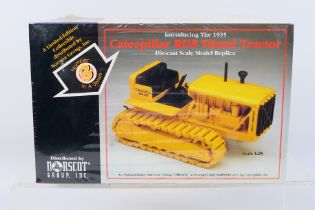 Norscot NZG - A factory sealed limited edition 1:25 scale 1935 Caterpillar RD8 Diesel tractor # 399.