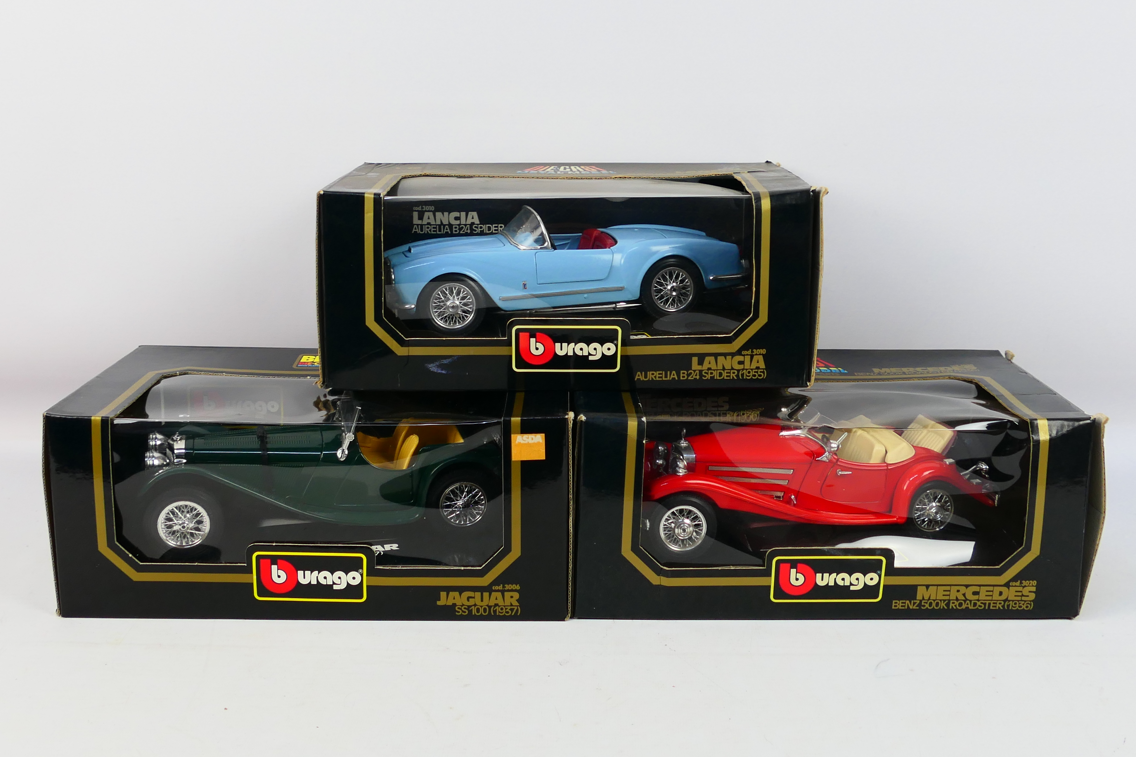 Bburago - Three boxed 1:18 scale diecast model cars from Bburago.