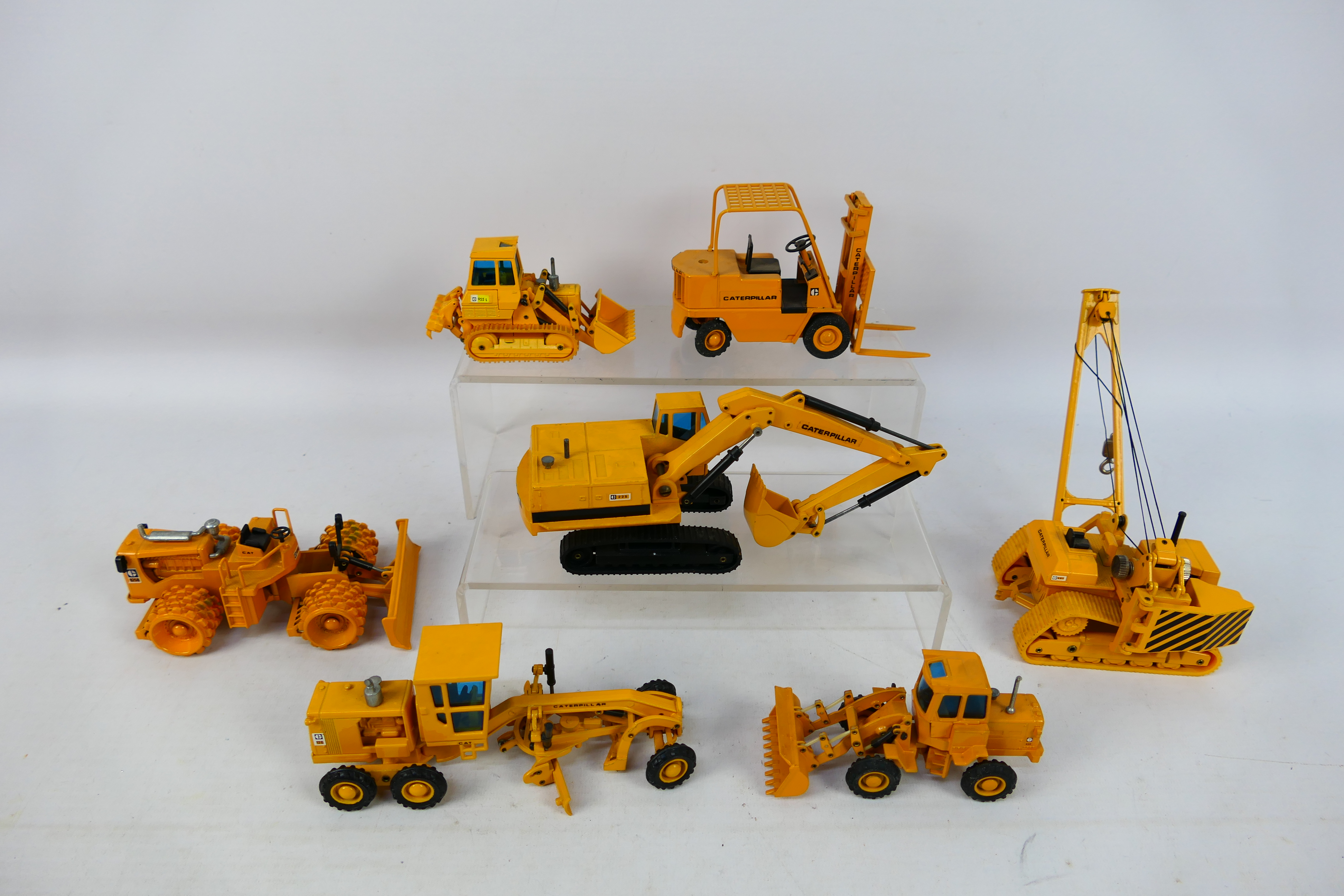 Joal - A group of unboxed CAT construction vehicles in 1:50 scale including a 225 excavator, - Image 8 of 9