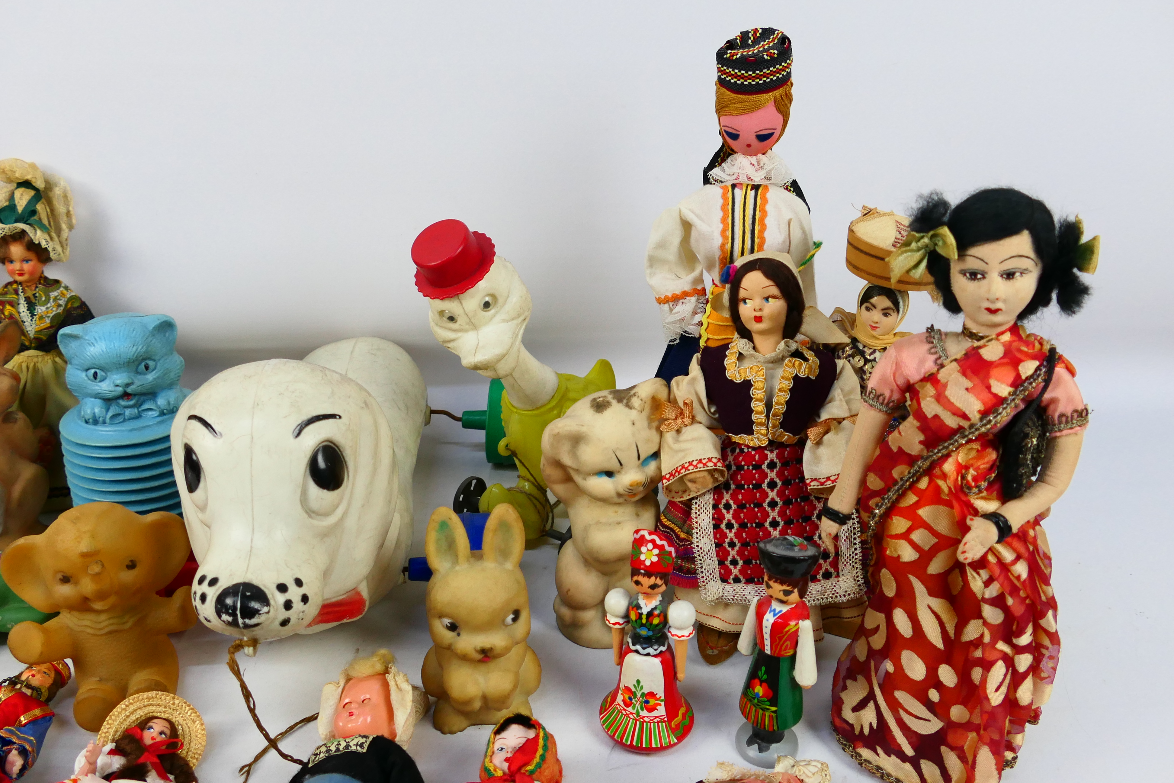 Combex - Dolls - Unknown - A collection of unboxed European and English Plastic and felt dolls - Image 3 of 5