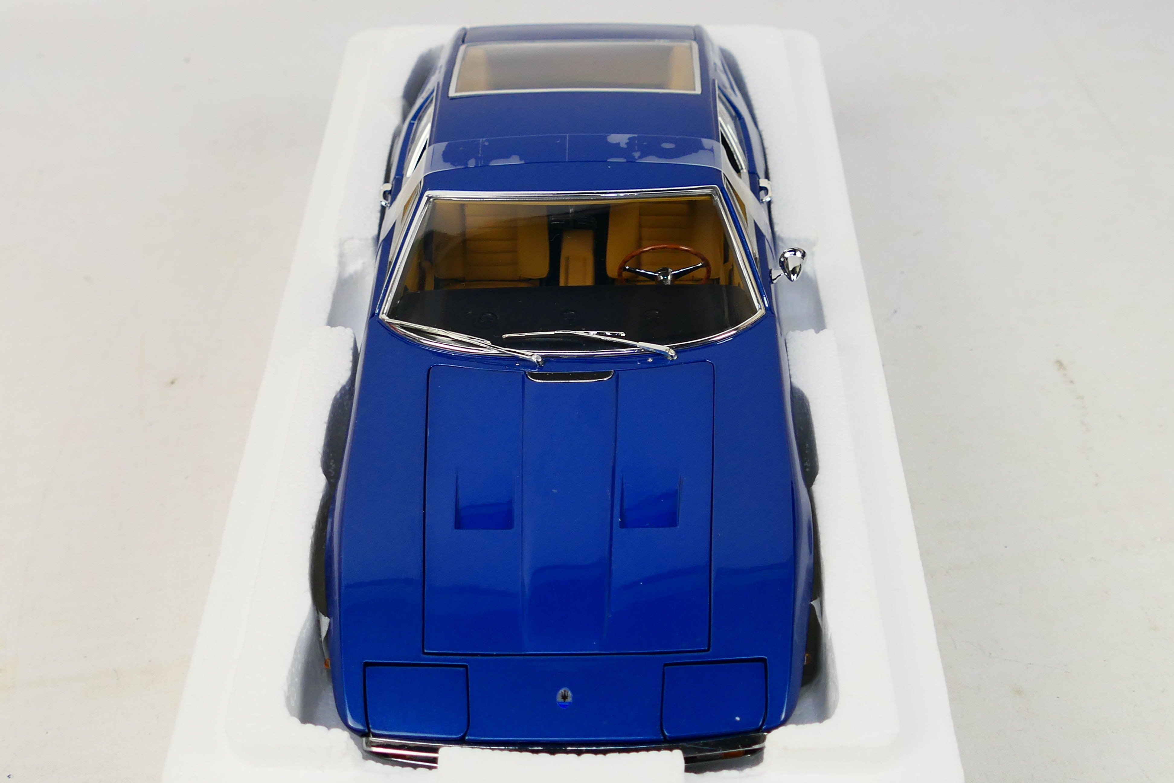 Minichamps - A boxed Minichamps #100123320 1:18 scale 1969 Maserati Ghibli Coupe. - Image 7 of 9