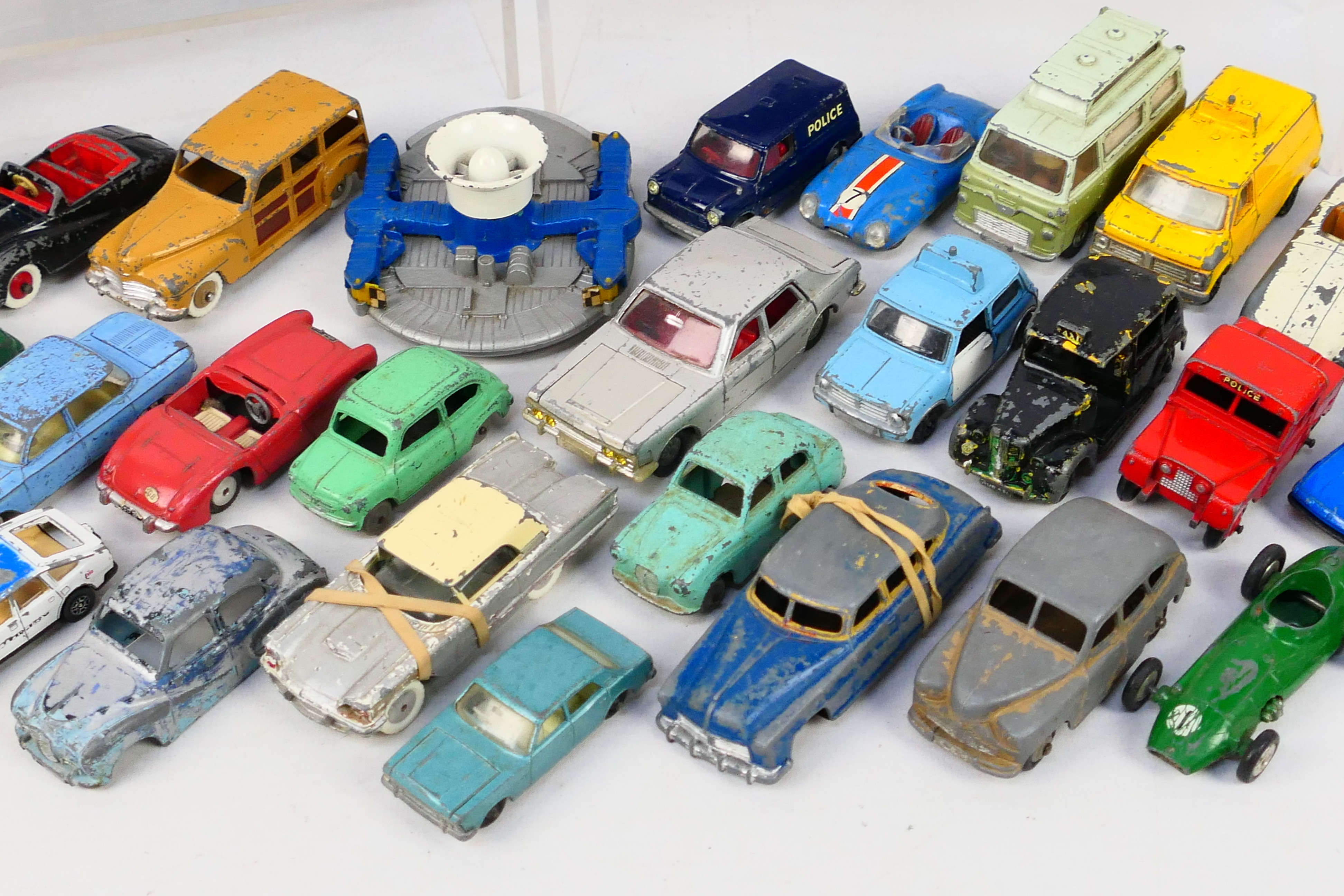 Dinky Toys - Corgi Toys - Matchbox - Other - Over 30 unboxed playworn diecast model vehicles. - Image 5 of 6