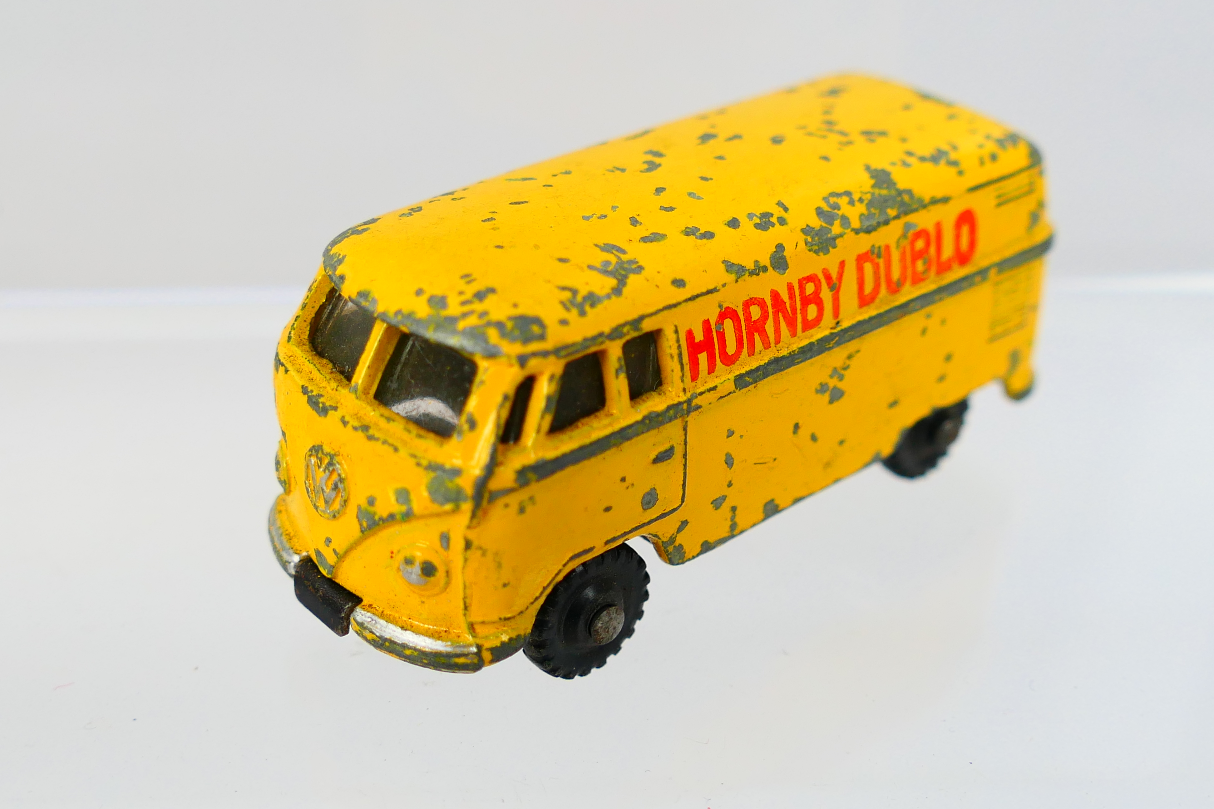 Dinky Dublo - An unboxed group of six Dinky Dublo diecast vehicles. - Image 4 of 8