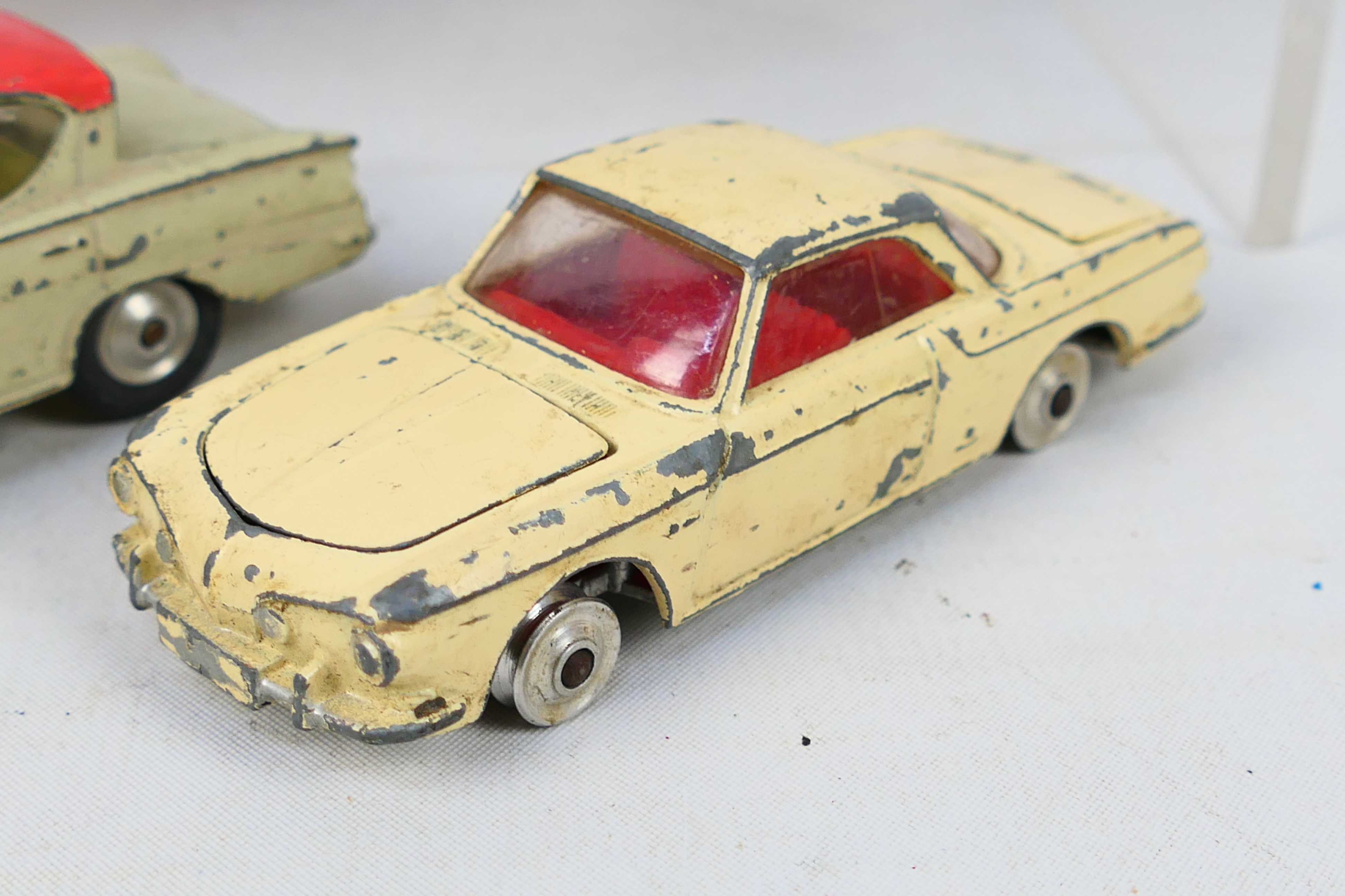 Spot-On - Dinky Toys - Corgi Toys - An unboxed group of 10 playworn diecast model vehicles. - Image 7 of 7