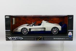 Hot Wheels - A boxed diecast 1:18 scale Hot Wheels #G7158 Maserati MC12.
