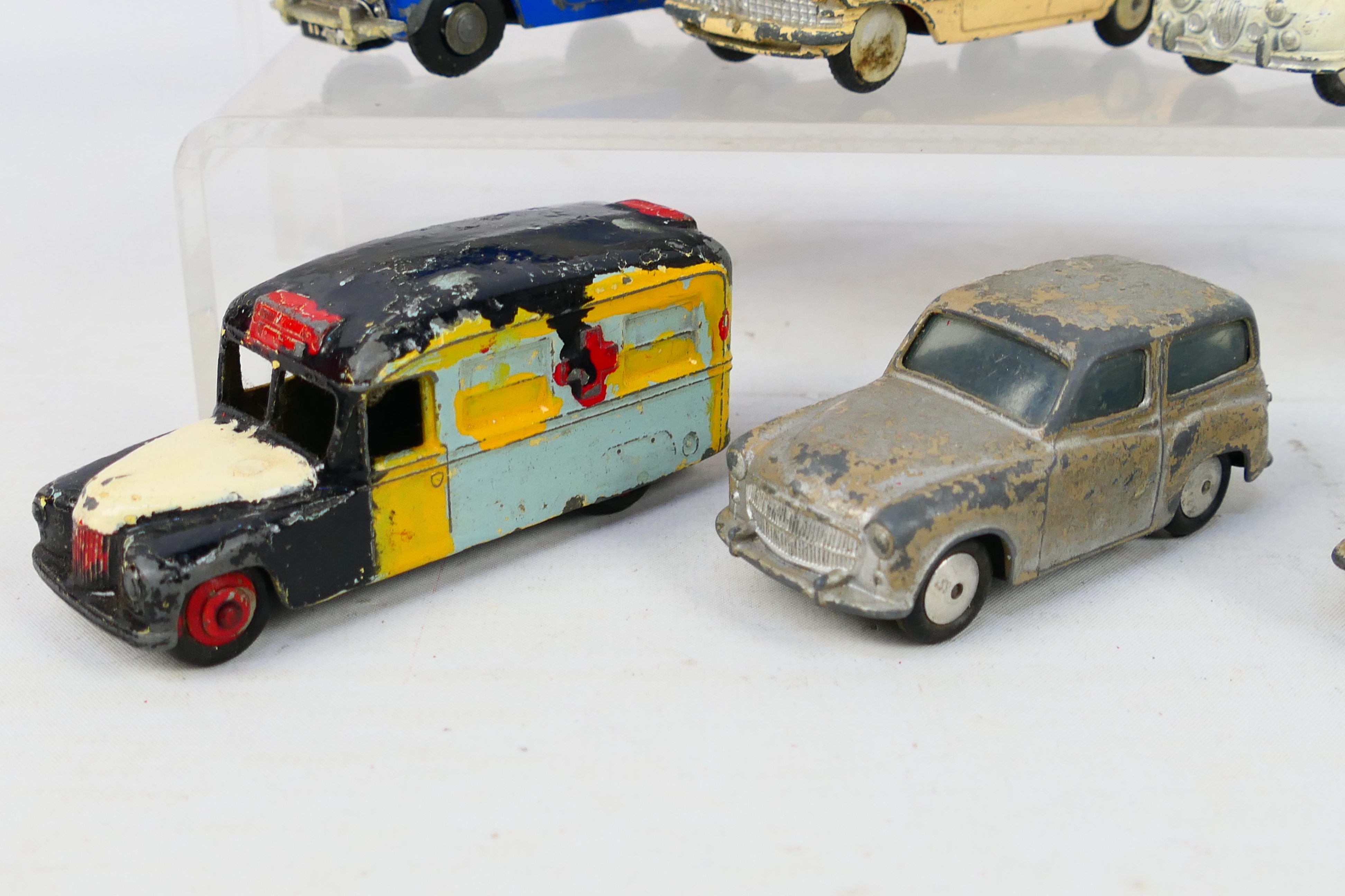 Spot-On - Dinky Toys - Corgi Toys - 10 unboxed playworn diecast model vehicles. - Bild 6 aus 7
