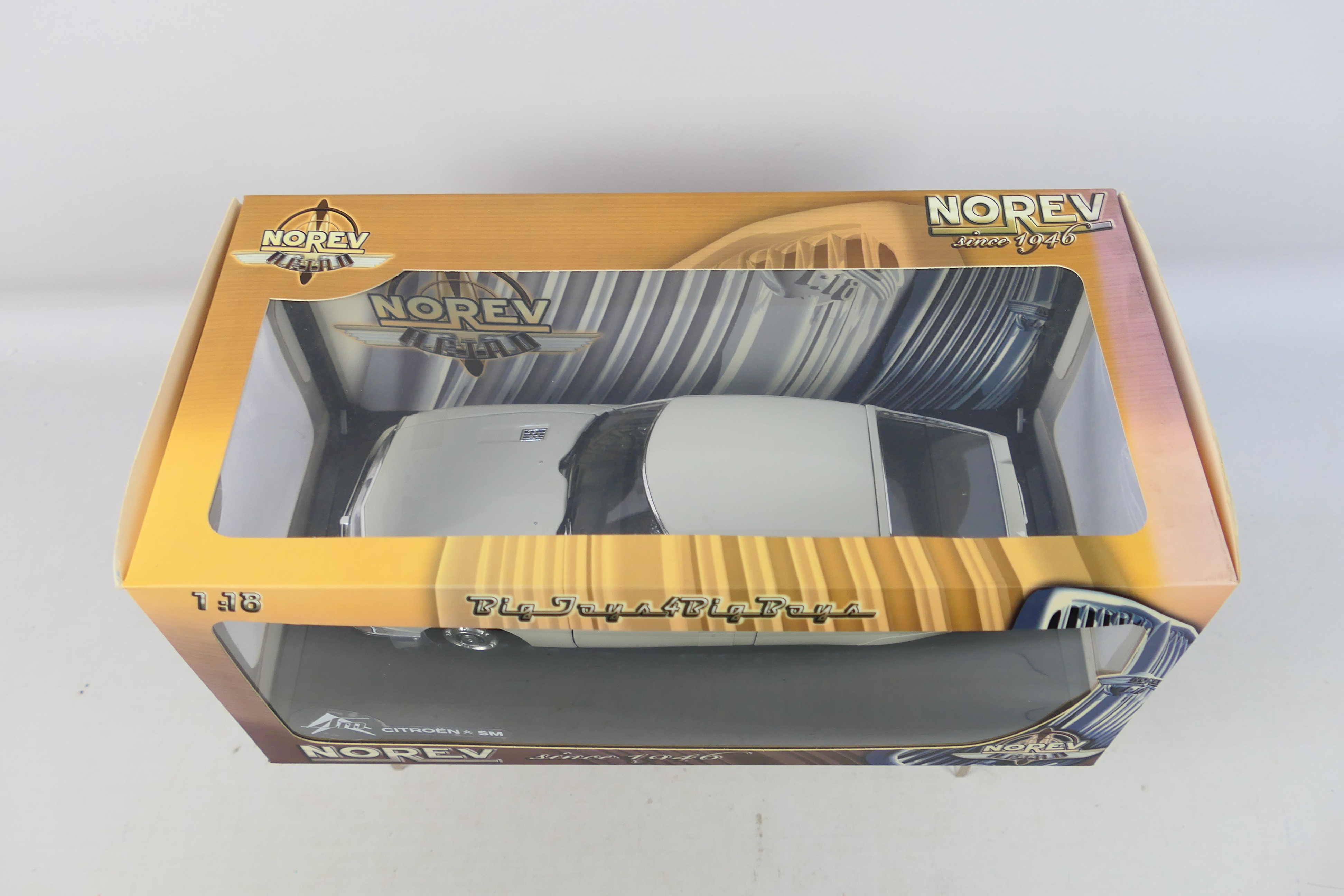 Norev - A boxed Norev #181584 1:18 scale Citroen SM. - Bild 2 aus 2