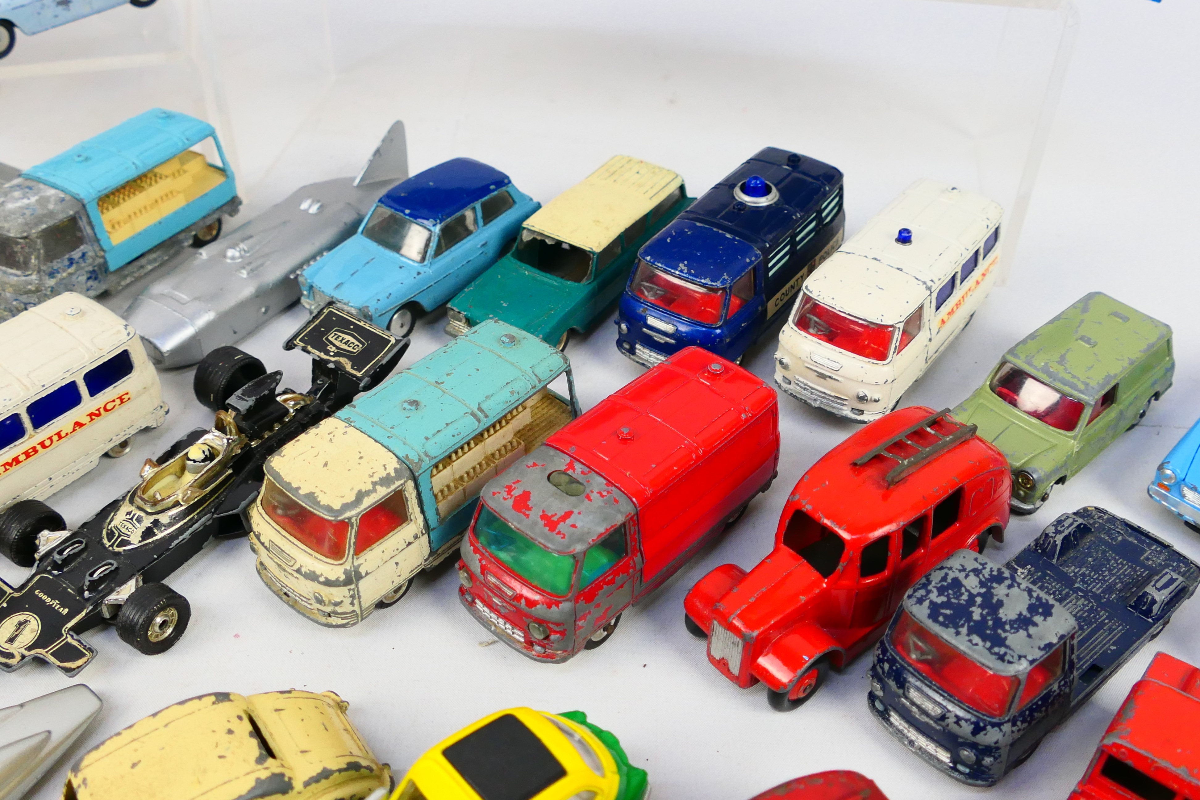 Dinky Toys - Corgi Toys - Matchbox - Other - Over 40 unboxed playworn diecast model vehicles. - Bild 6 aus 7