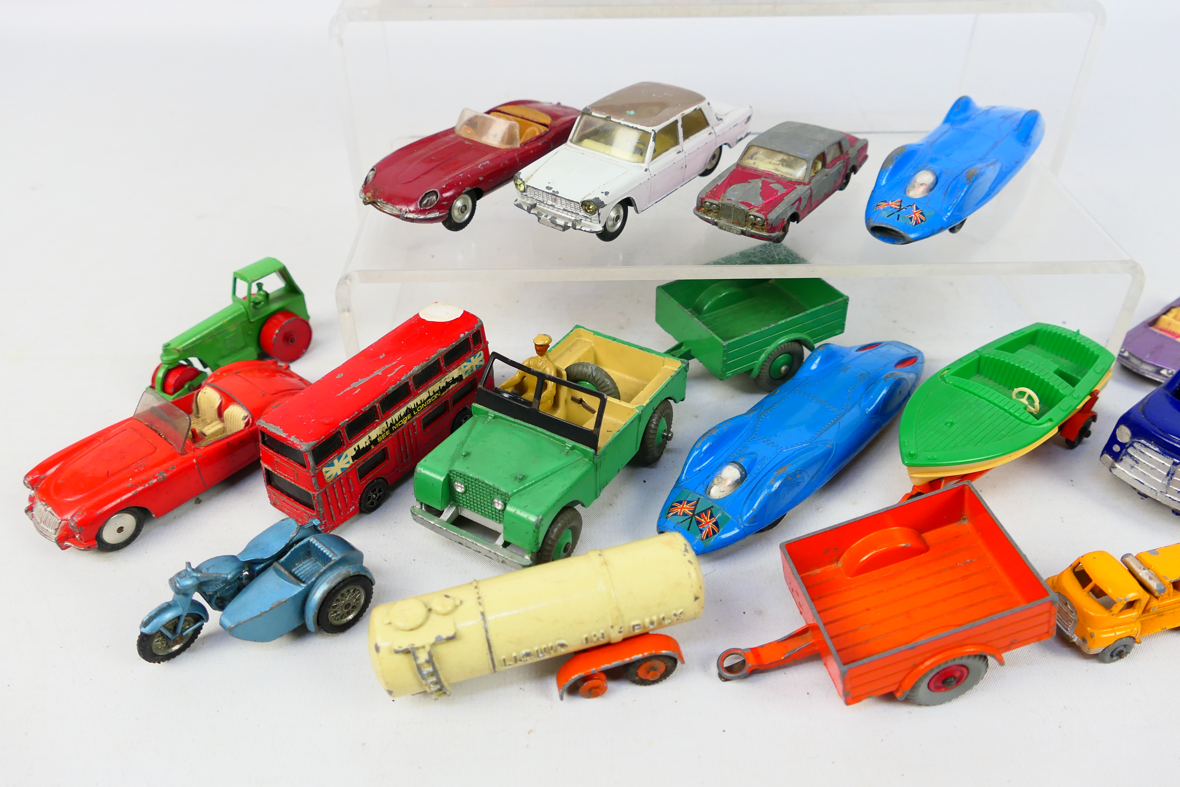 Dinky Toys - Corgi Toys - Matchbox - An unboxed group playworn diecast model vehicles in various - Image 3 of 4