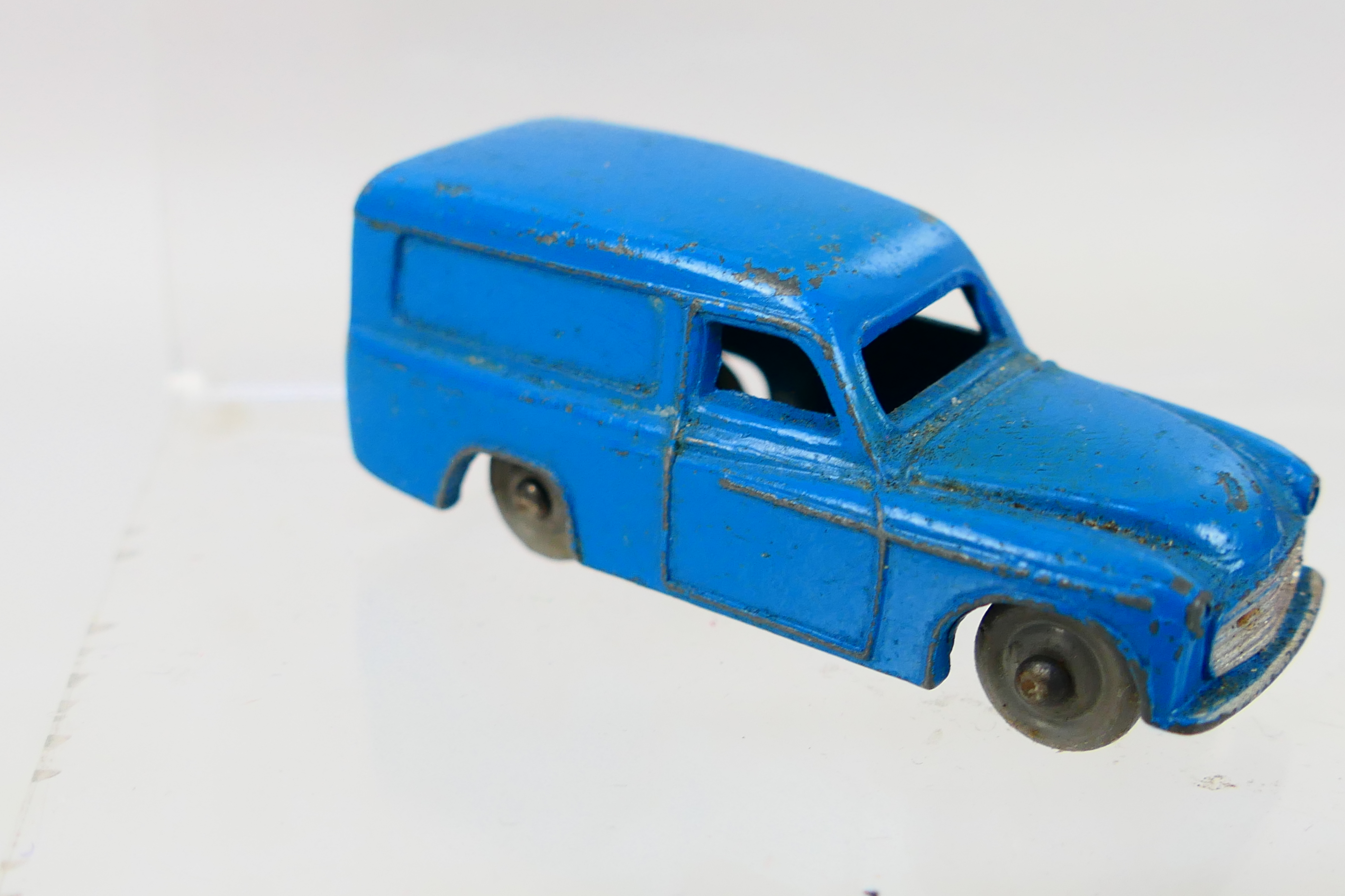 Dinky Dublo - An unboxed group of six Dinky Dublo diecast vehicles. - Image 5 of 8