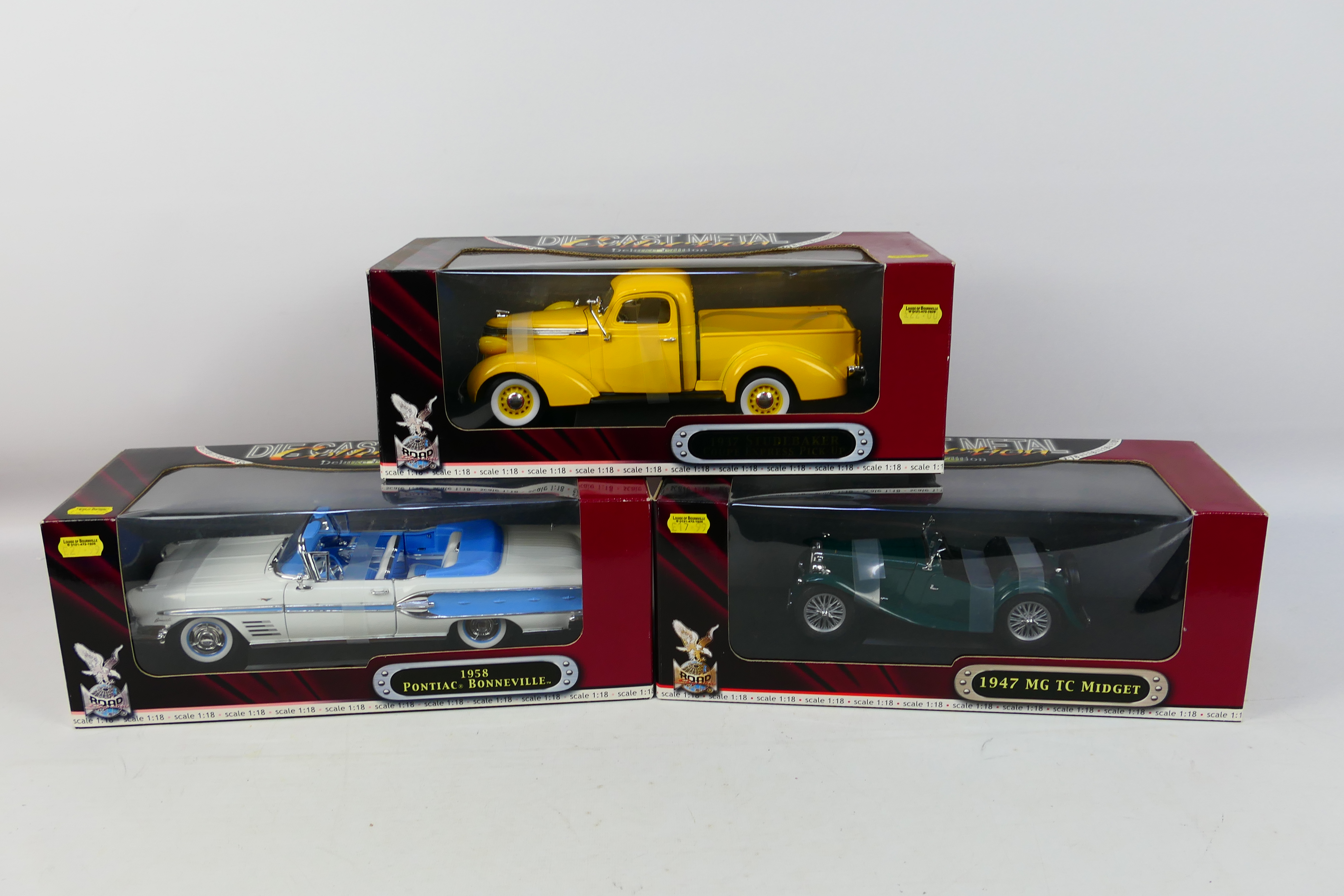 Road Signature - Three boxed 1:18 scale diecast model cars from Road Signature.