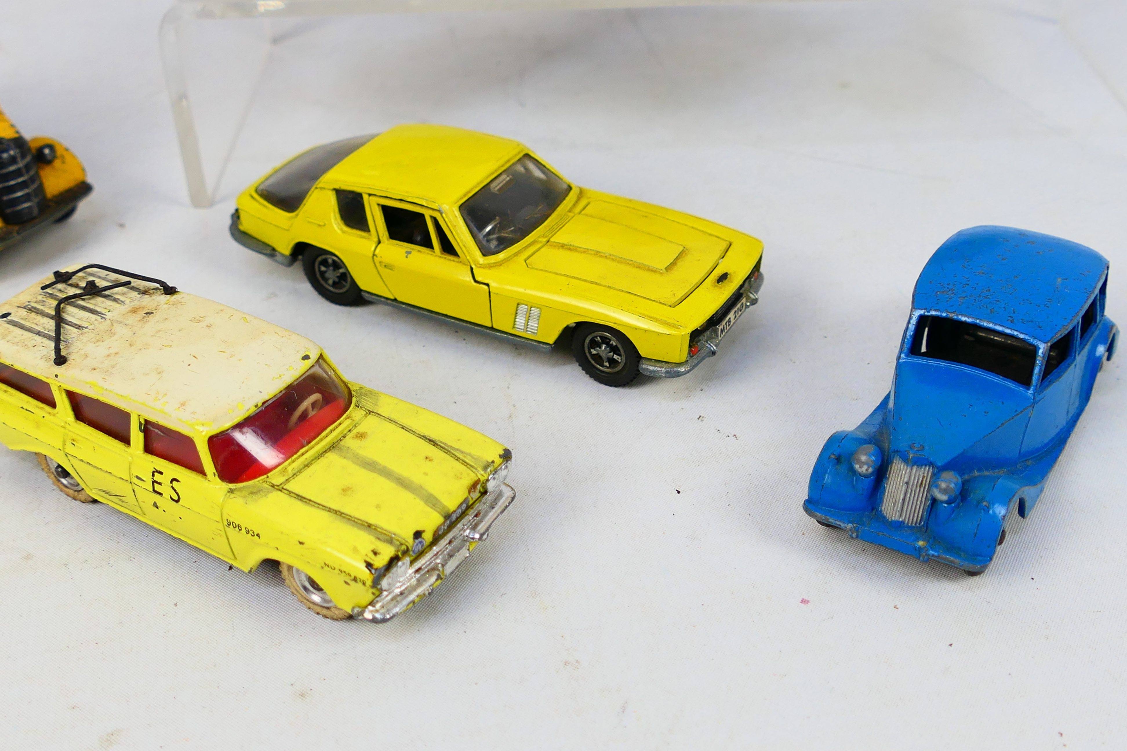 Dinky Toys - An unboxed collection of 10 Dinky Toys diecast model vehicles. - Image 5 of 7