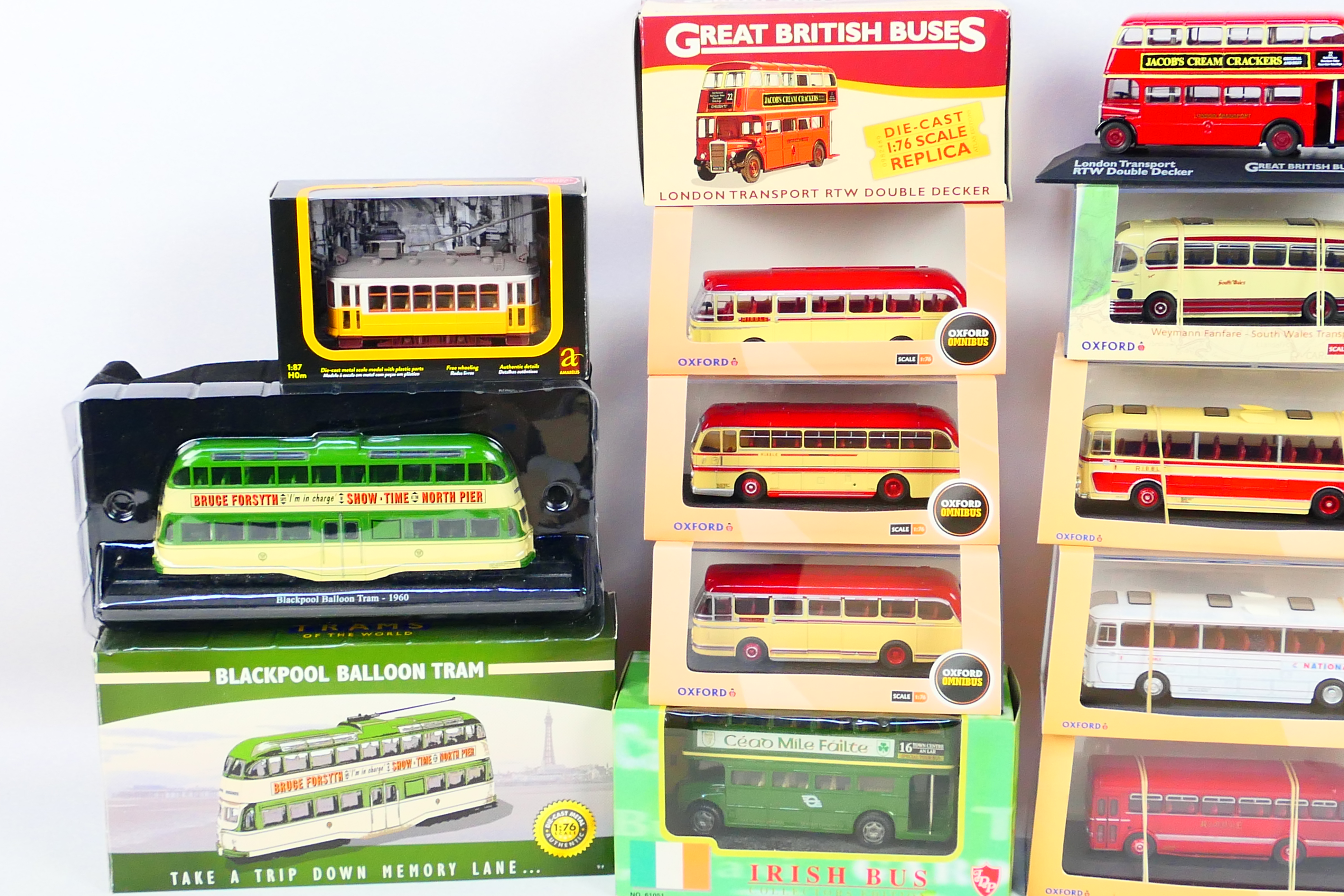 Oxford Omnibus - Atlas - A group of bus and tram models including Plaxton Panorama in Ribble livery - Bild 2 aus 3