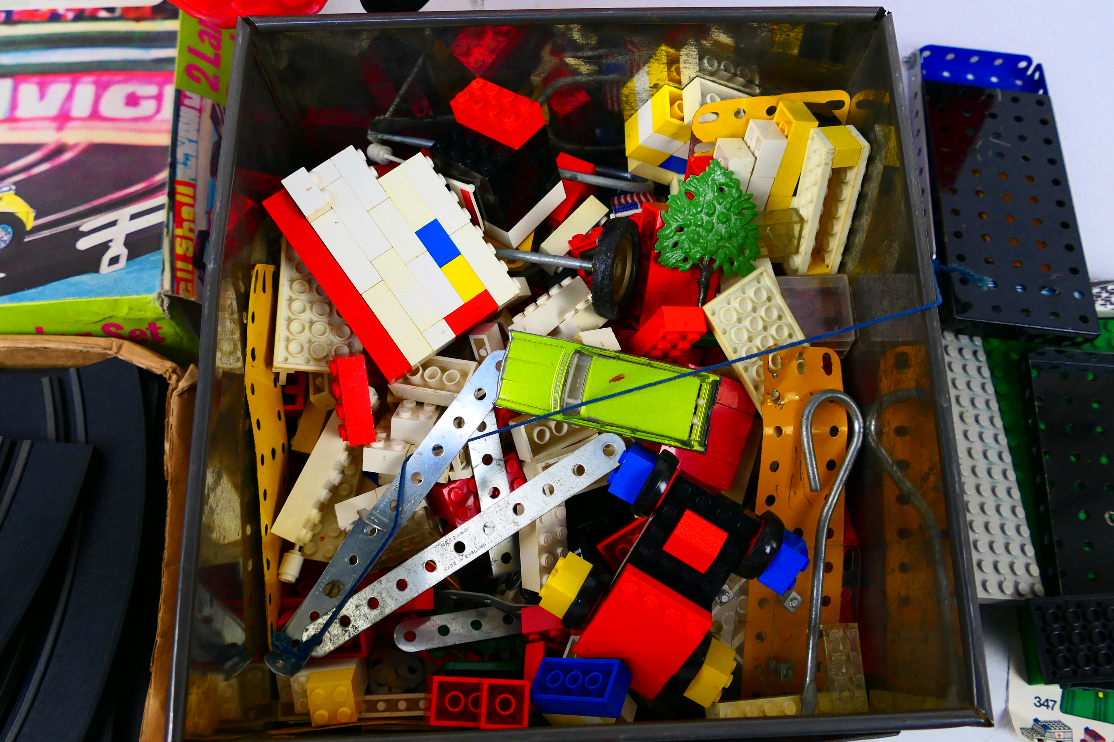 Crosswire - Lego - Meccano - Marx. A selection of boxed and loose items appearing in VG+ condition. - Image 6 of 6