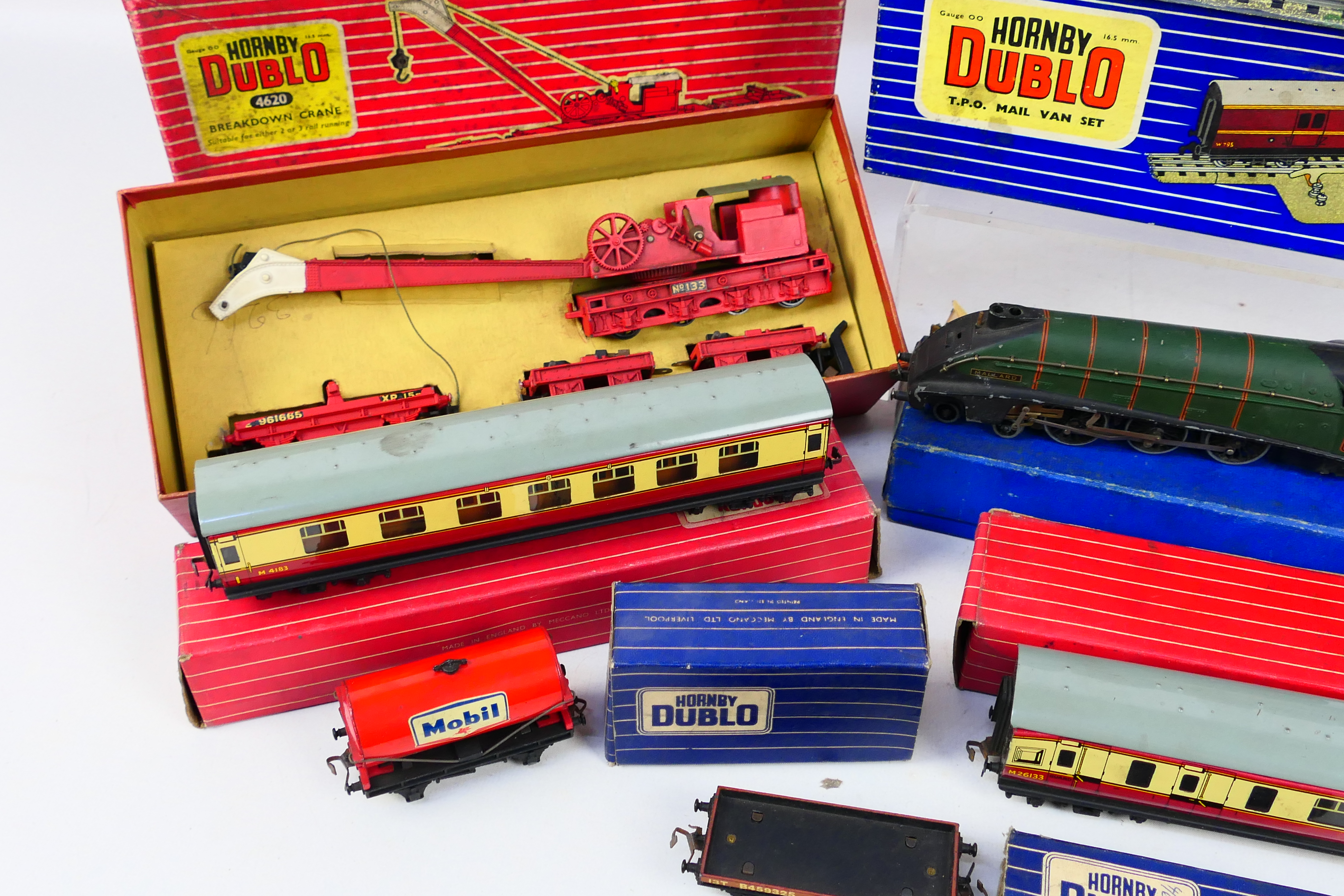 Hornby - Dublo - A group of boxed items, a 3-rail Mallard locomotive # 3211, - Image 3 of 6