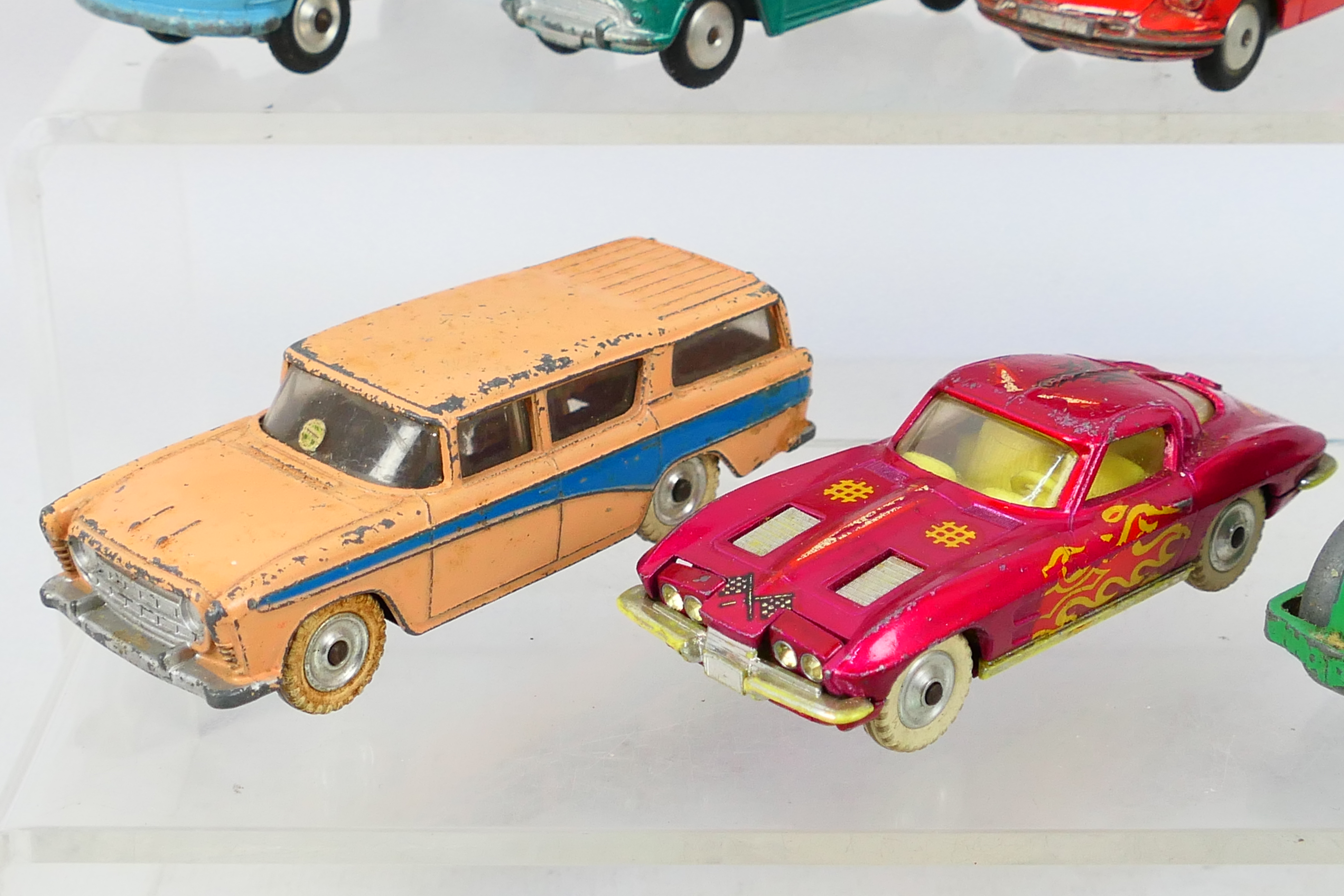 Dinky Toys - Corgi Toys - Other - An unboxed collection of 10 playworn diecast and plastic model - Bild 4 aus 7