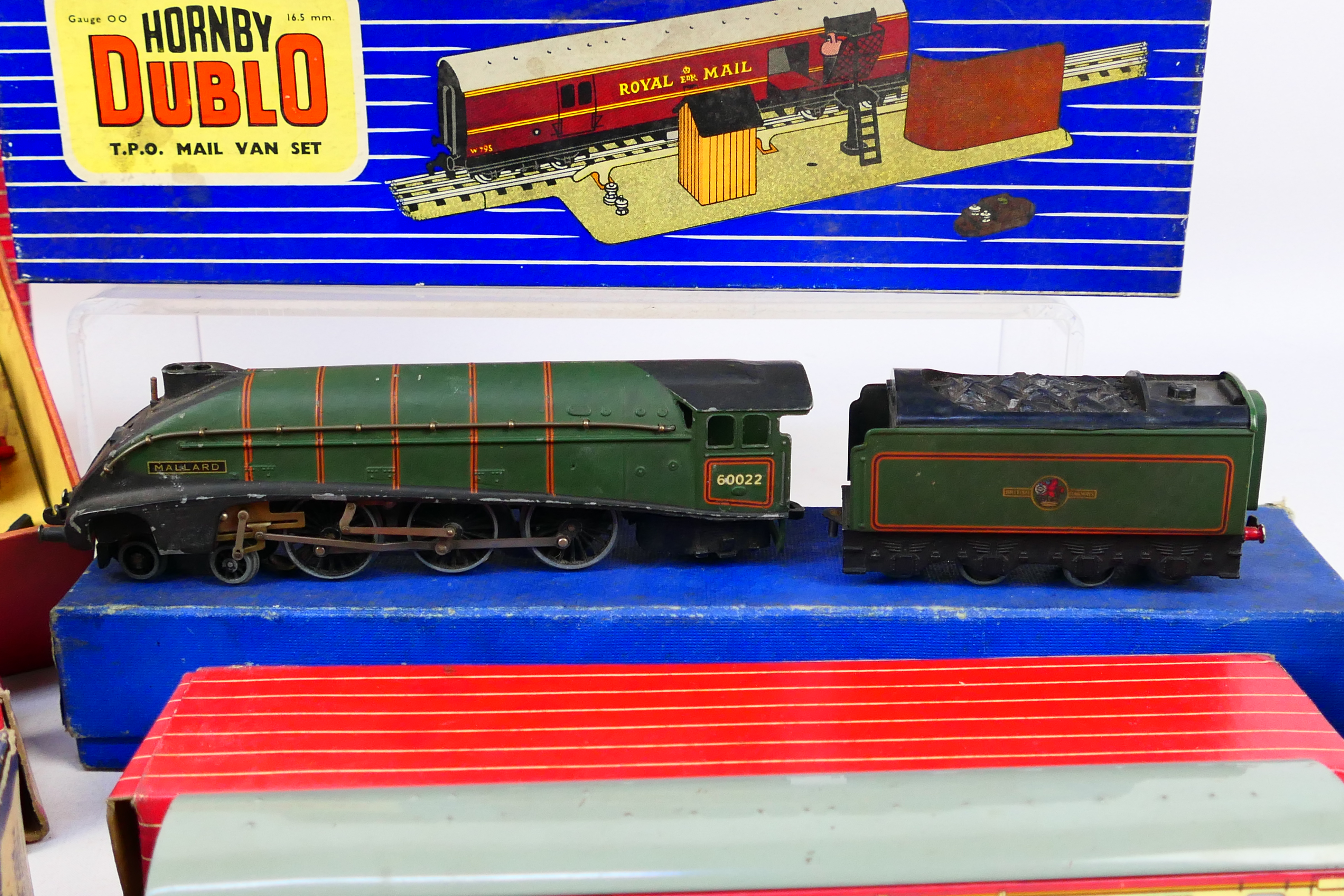 Hornby - Dublo - A group of boxed items, a 3-rail Mallard locomotive # 3211, - Image 2 of 6