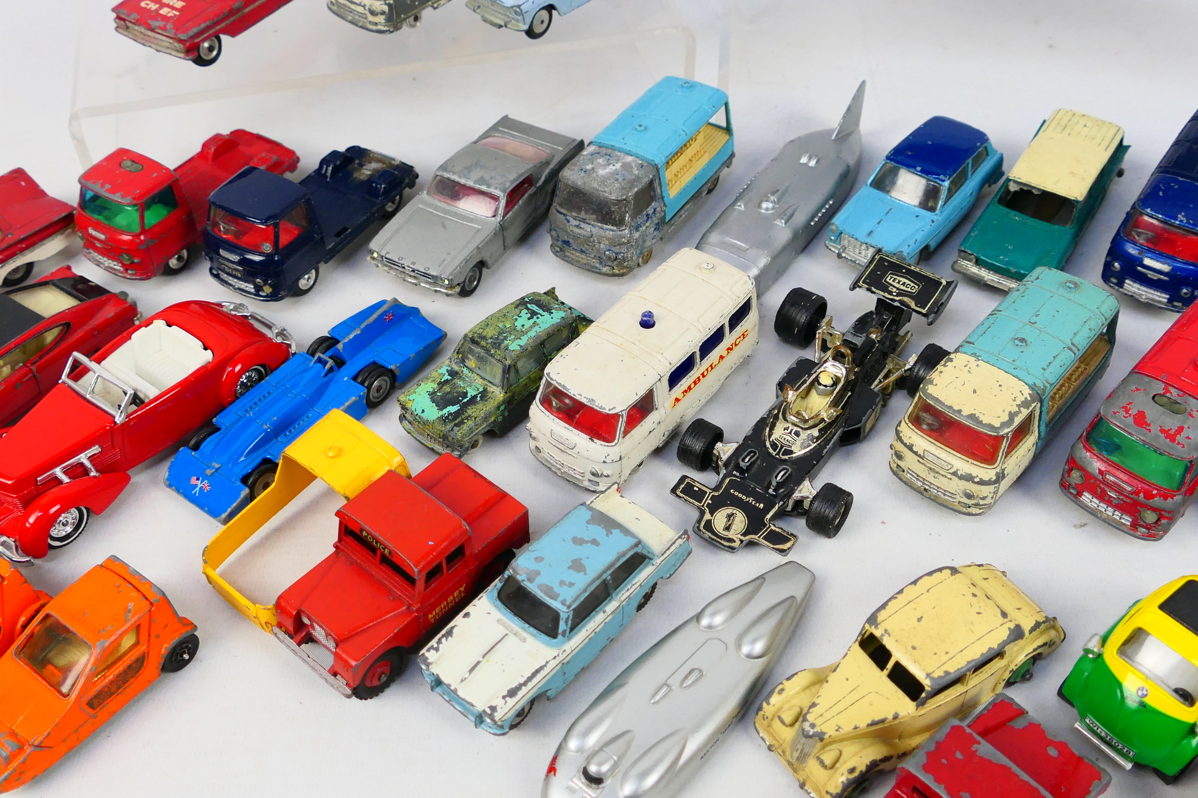 Dinky Toys - Corgi Toys - Matchbox - Other - Over 40 unboxed playworn diecast model vehicles. - Bild 5 aus 7
