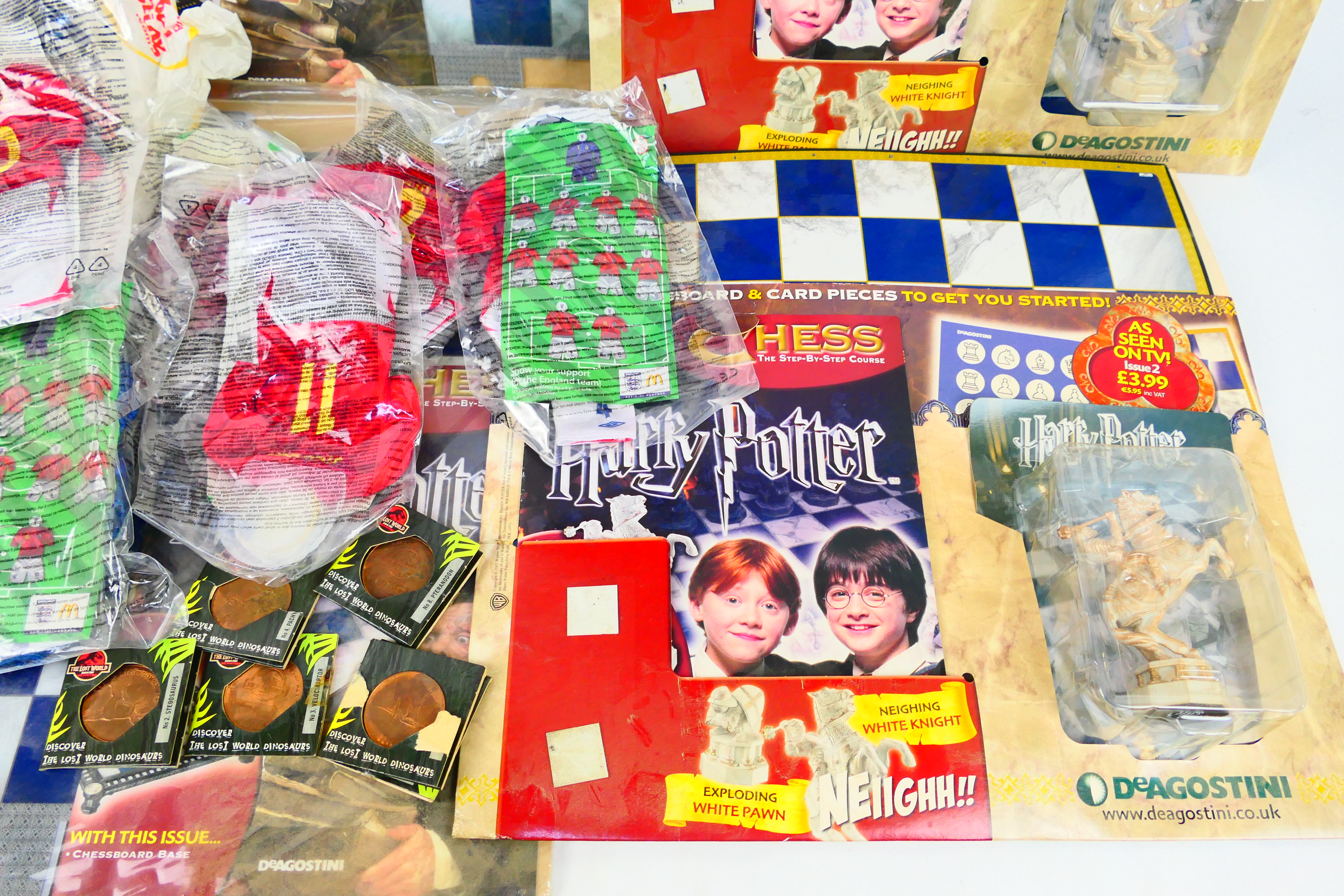 DeAgostini - Harry Potter - McDonalds - Jurassic Park - 2 x unopened Harry Potter chessboard bases - Image 2 of 4