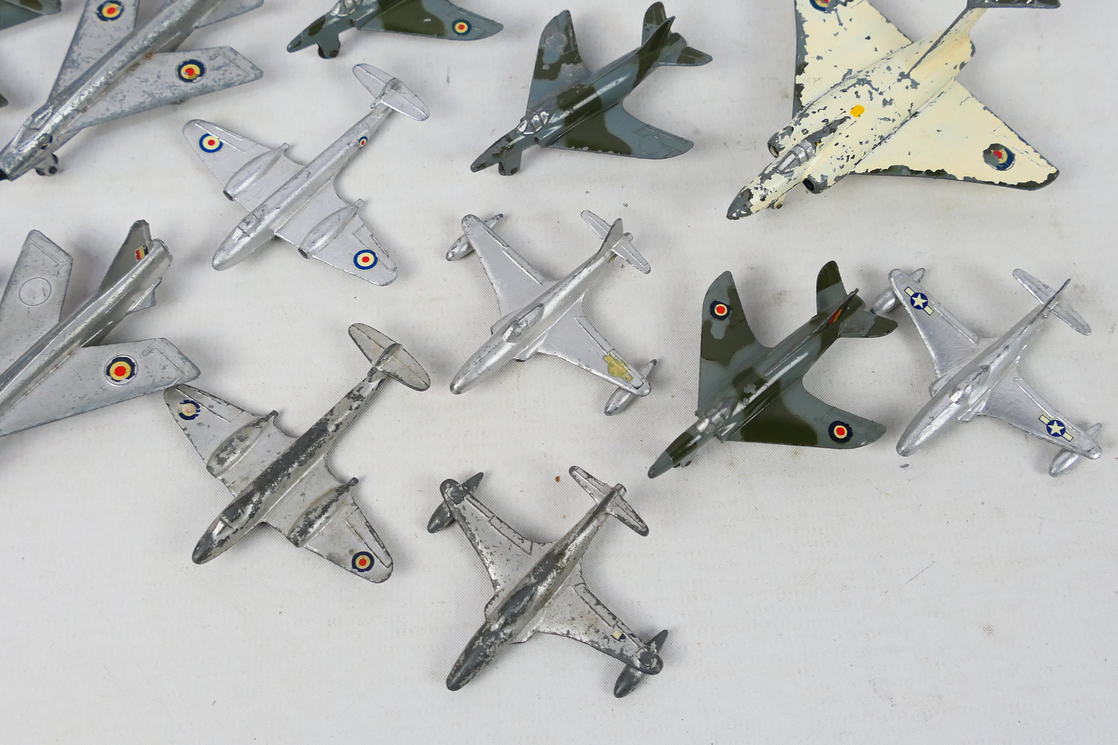 Dinky Toys - An unboxed fleet of diecast model aircraft from Dinky Toys. - Image 4 of 5