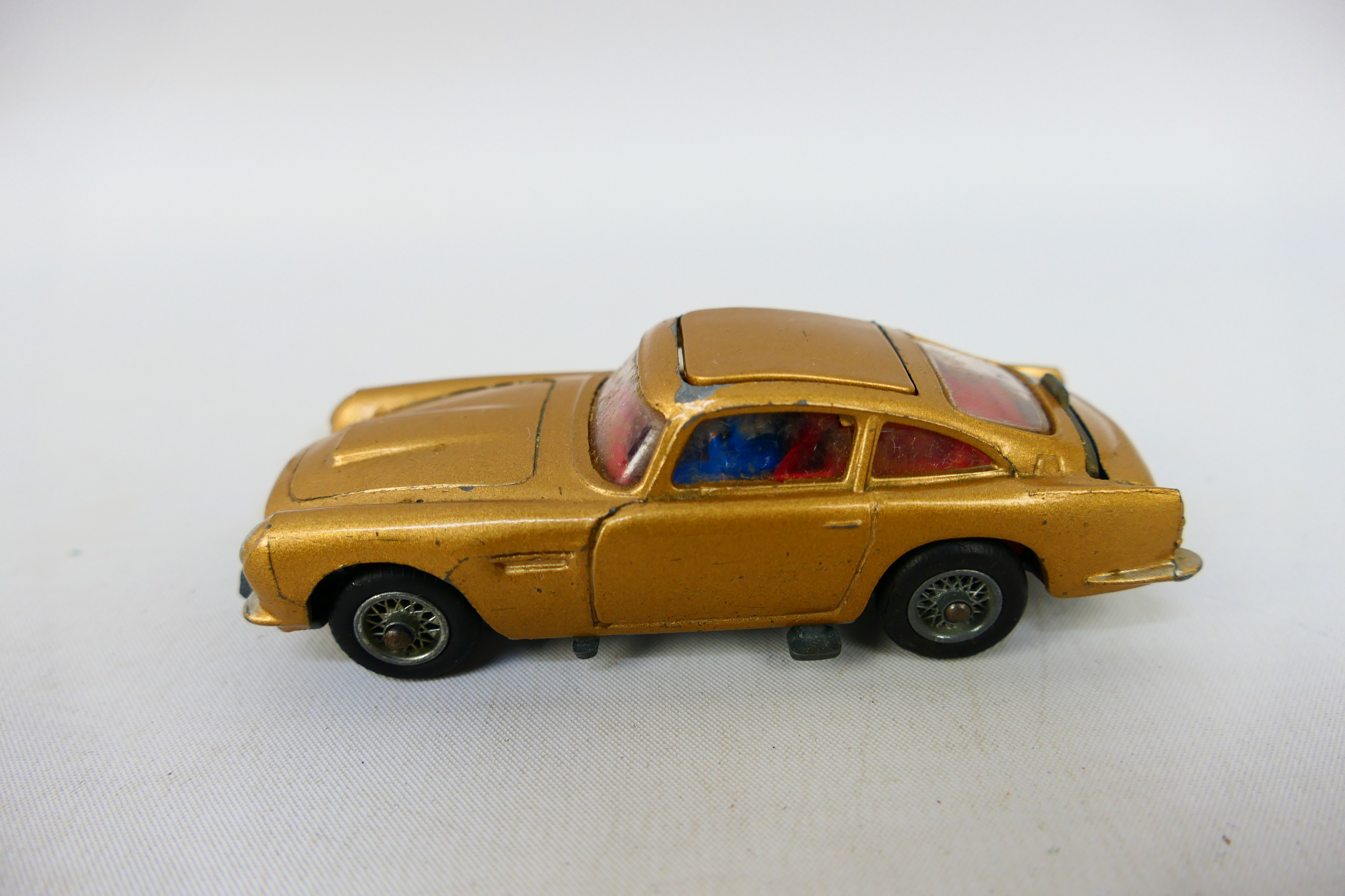 Corgi Toys - Four unboxed diecast model cars from Corgi Toys. - Bild 3 aus 6
