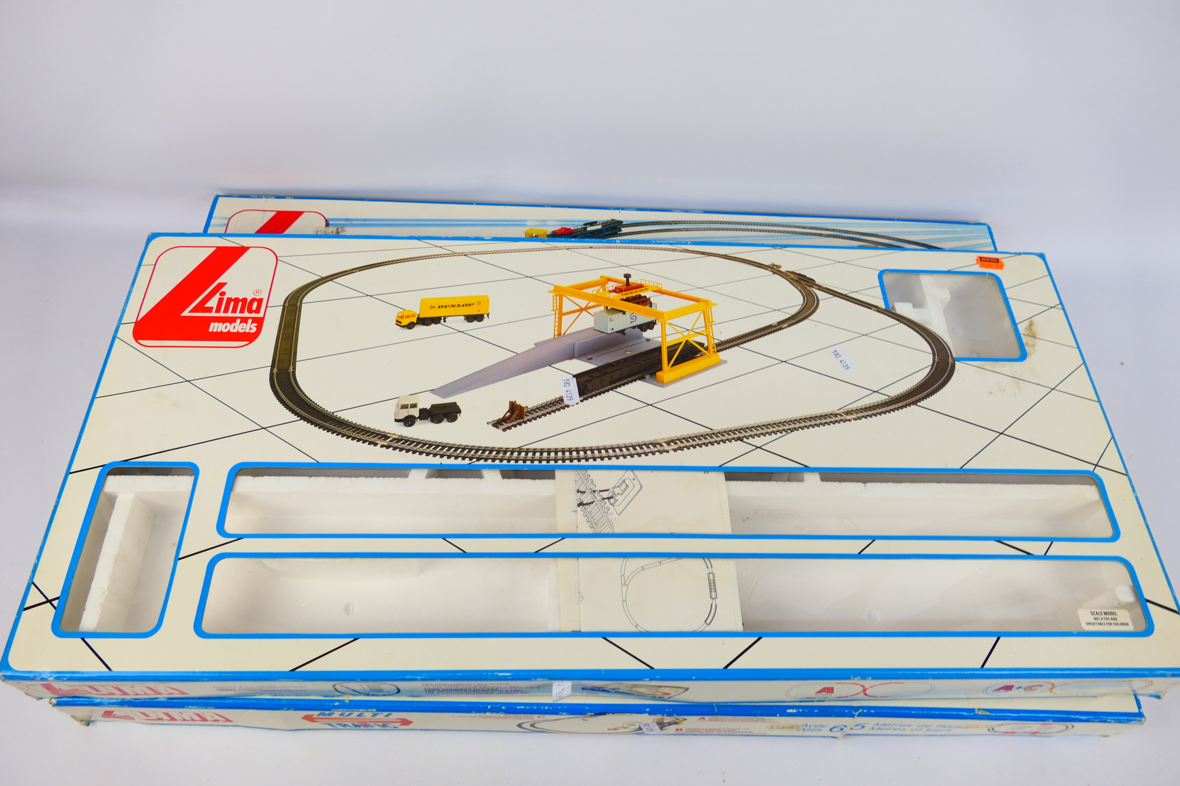 Playgo - Lima - A boxed battery powered Western Express train set with light and sounds and 3 x - Image 4 of 5