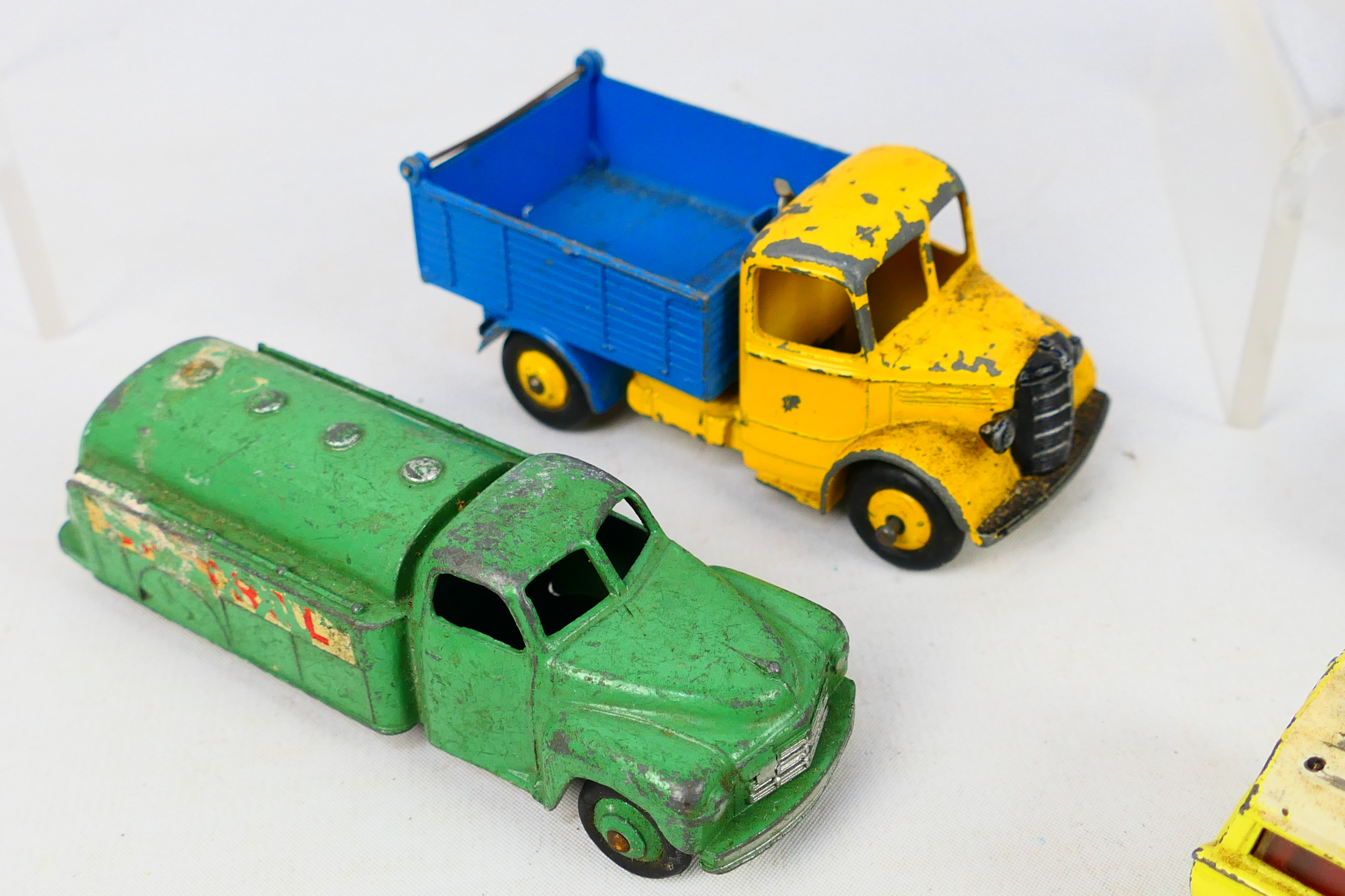 Dinky Toys - An unboxed collection of 10 Dinky Toys diecast model vehicles. - Image 4 of 7