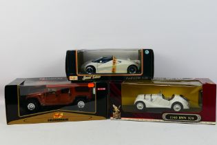 Maisto - Road Signature - Three boxed diecast 1:18 scale model cars.