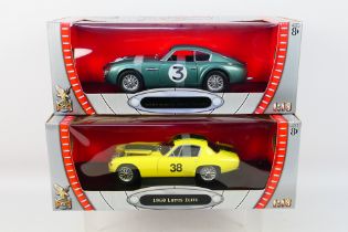 Road Signature - Two boxed 1:18 scale Road Signature diecast model cars.