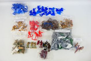 Conte Collectibles - Others - A collection of mainly unpainted plastic 54mm / 1:32 scale from a