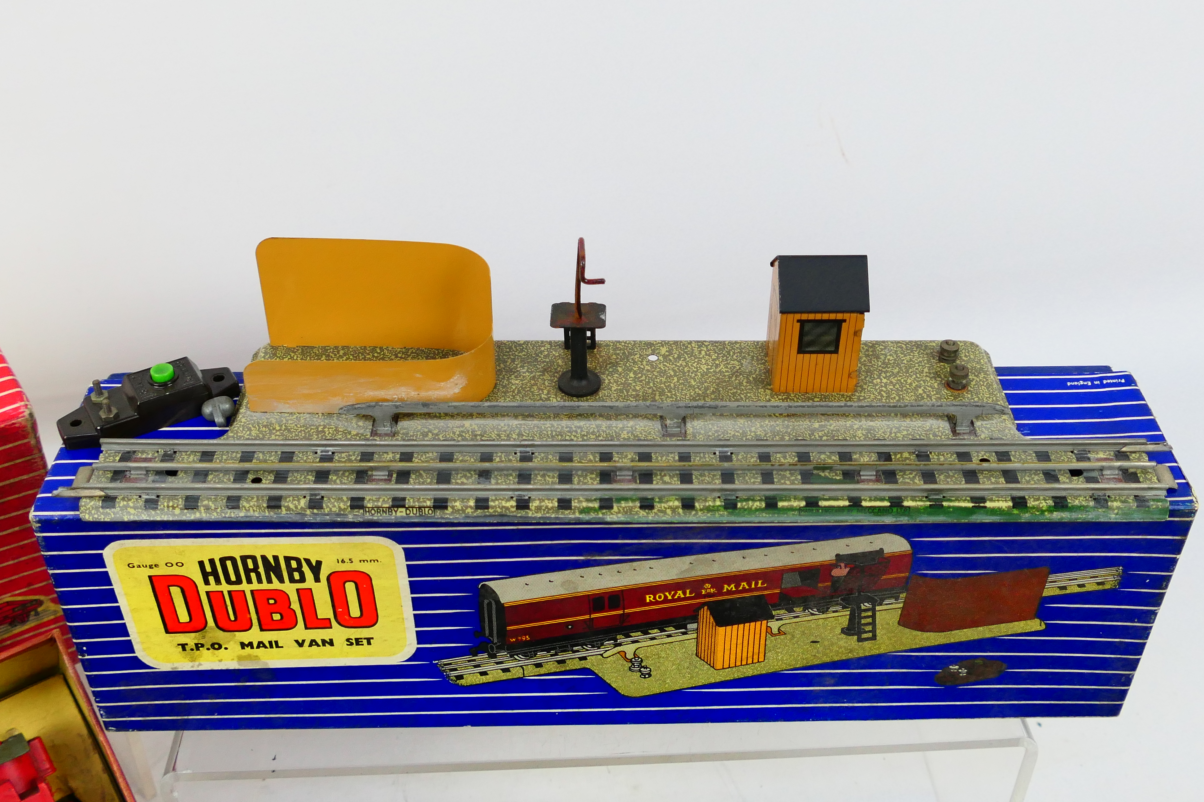 Hornby - Dublo - A group of boxed items, a 3-rail Mallard locomotive # 3211, - Image 6 of 6