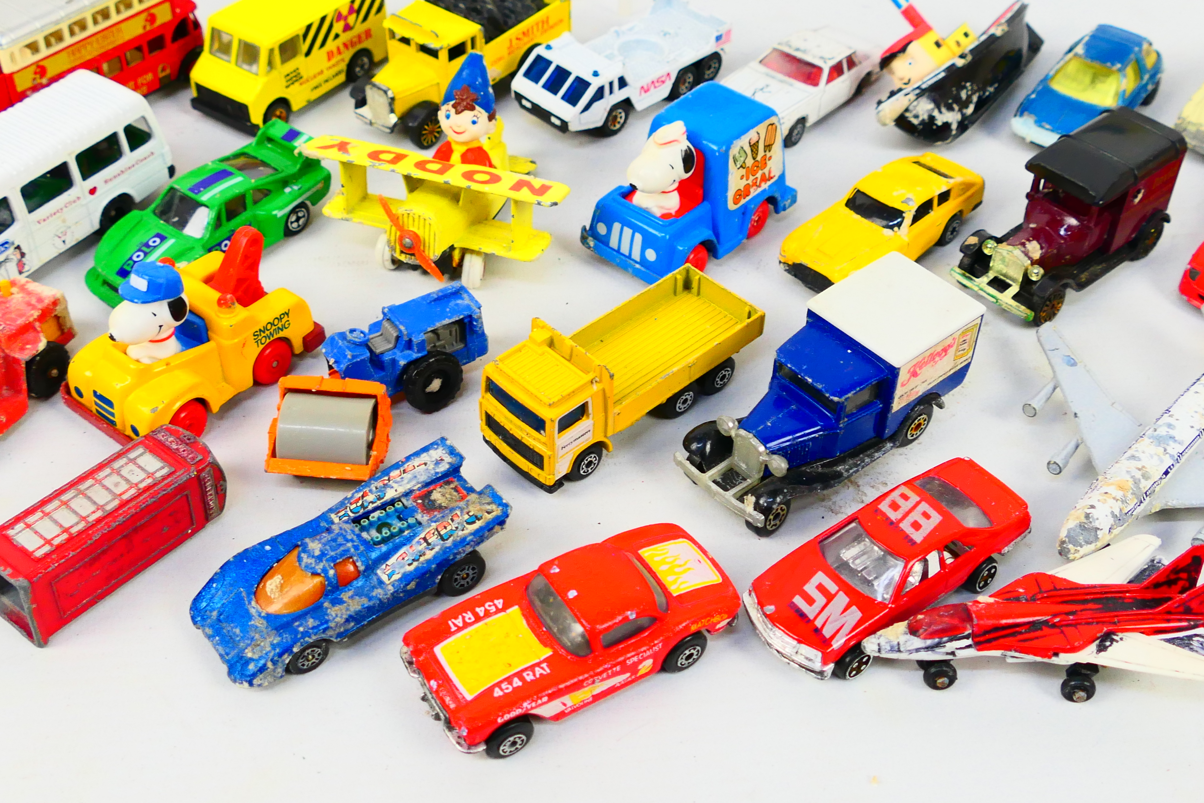 Dinky - Corgi - Ertl. A selection of Forty loose, Playworn diecast models. - Image 7 of 8