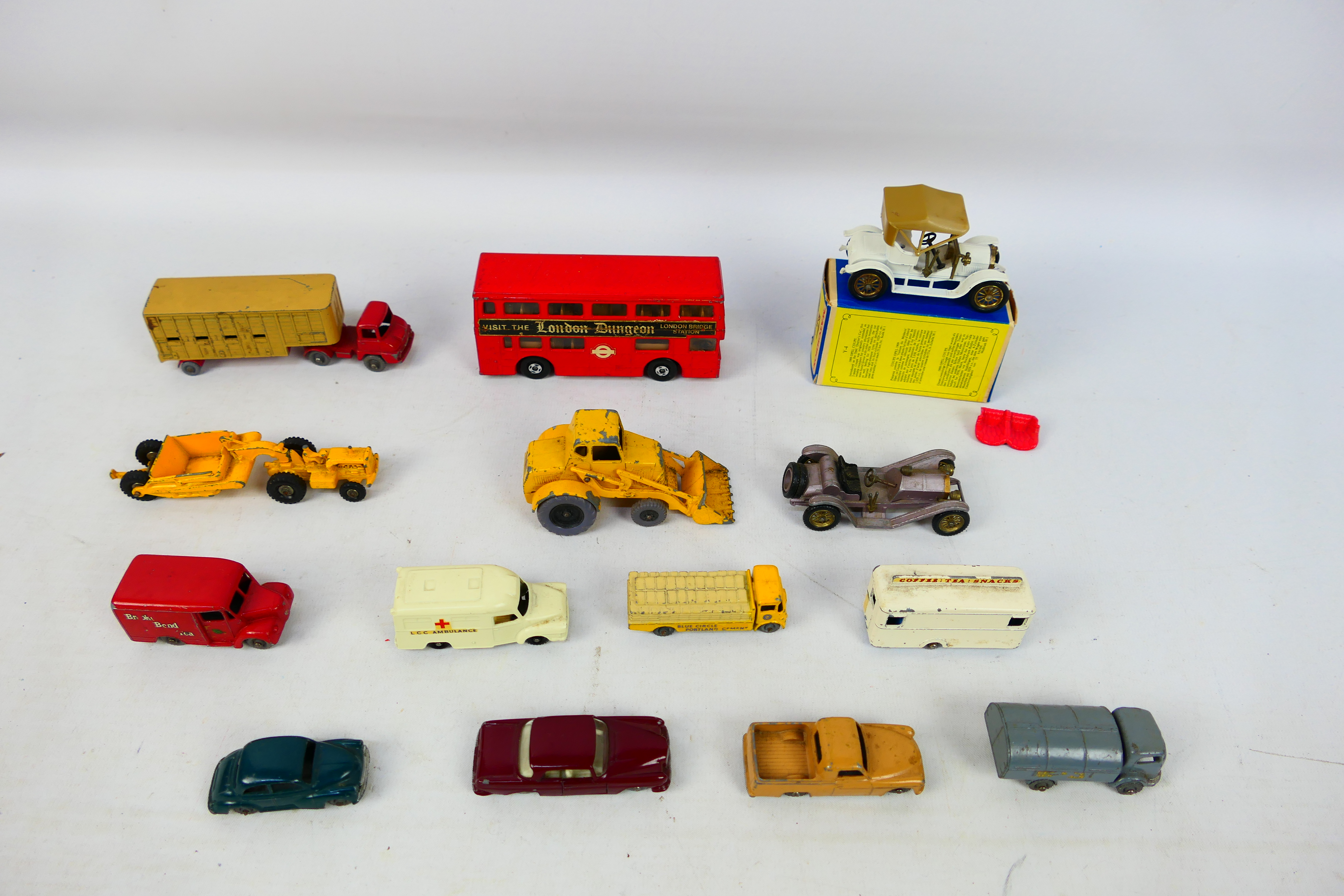 Matchbox - A predominately unboxed collection of Matchbox diecast model vehicles in various scales. - Bild 8 aus 8