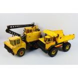 Tonka - 2 x large Tonka construction vehicles - Lot includes a Turbo Diesel dump truck and a crane.